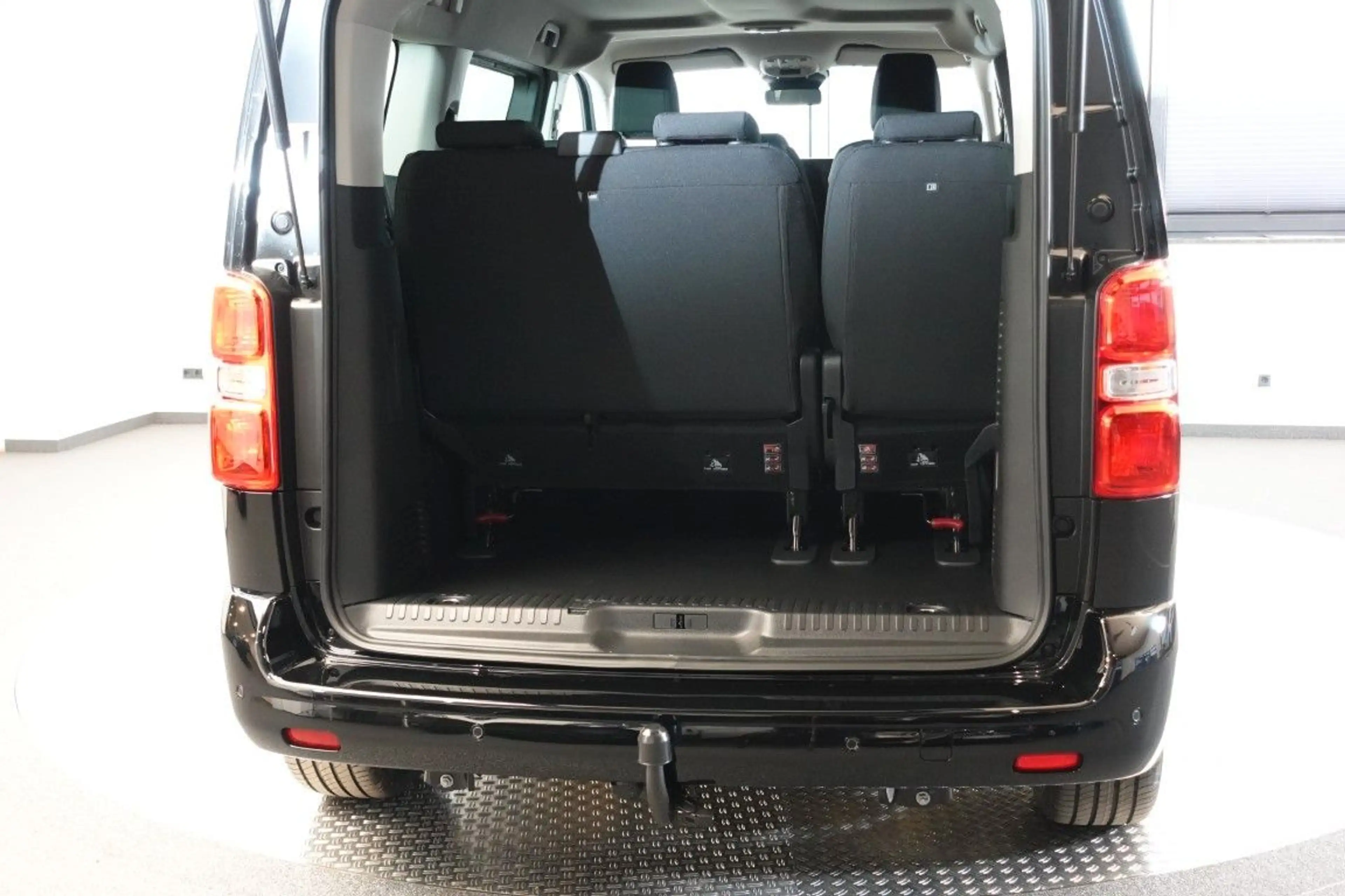 Peugeot Traveller Diesel 180 EAT8 Active L2*AHK — photo 3