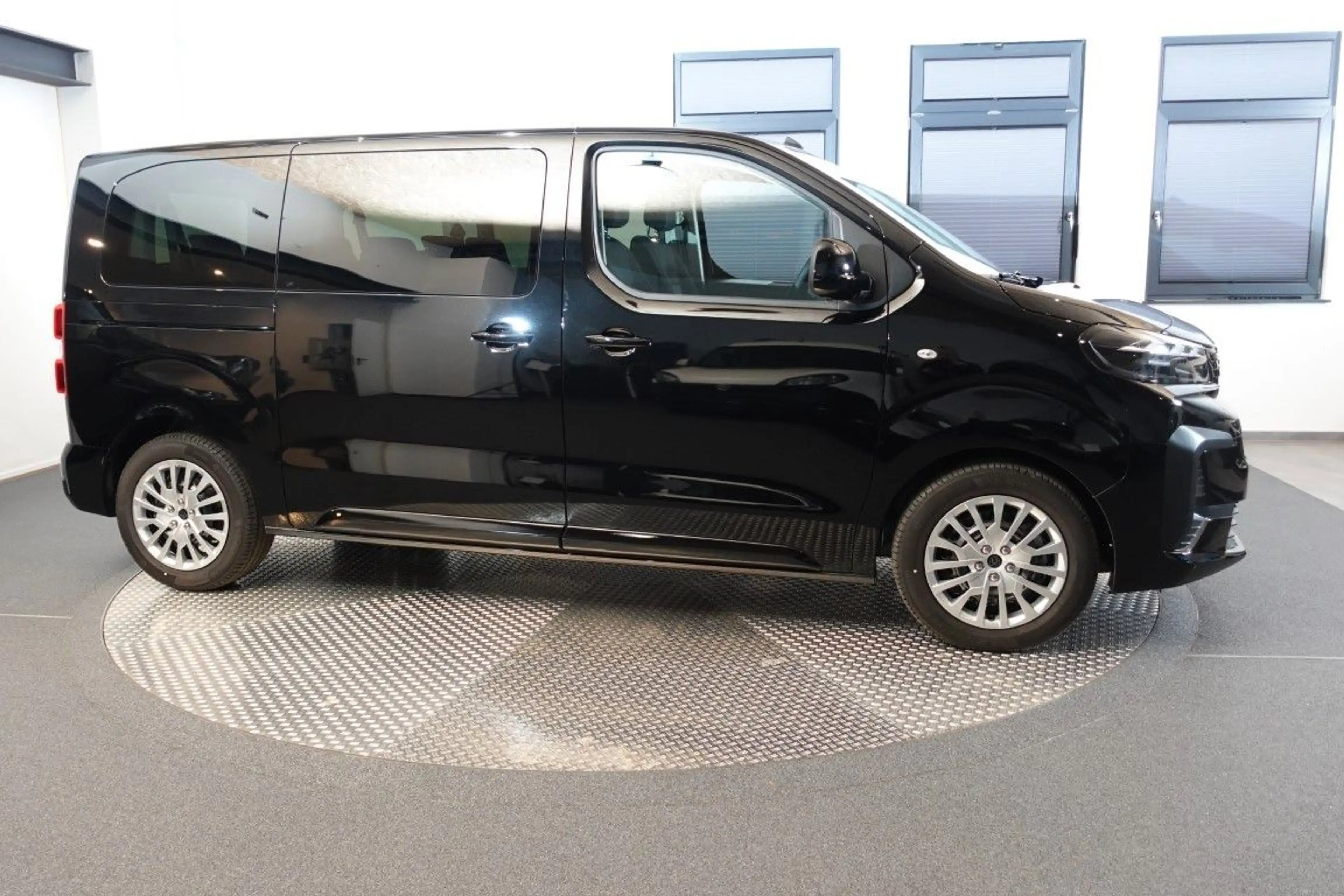 Peugeot Traveller Diesel 180 EAT8 Active L2*AHK — photo 10