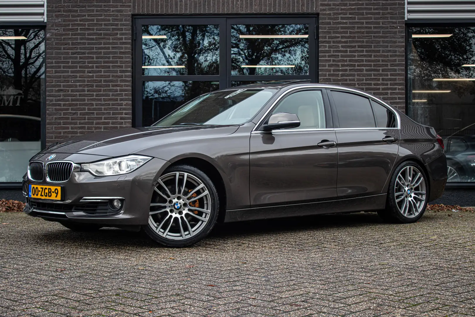 BMW 328 328i F30 High Executive / Vol / Head-Up / HK / 360 Barna - 2