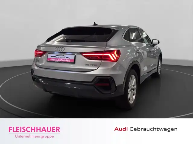 Audi Q3 view 7
