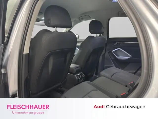Audi Q3 view 14