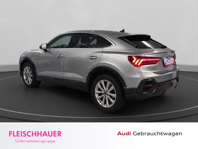 Audi Q3 view 5