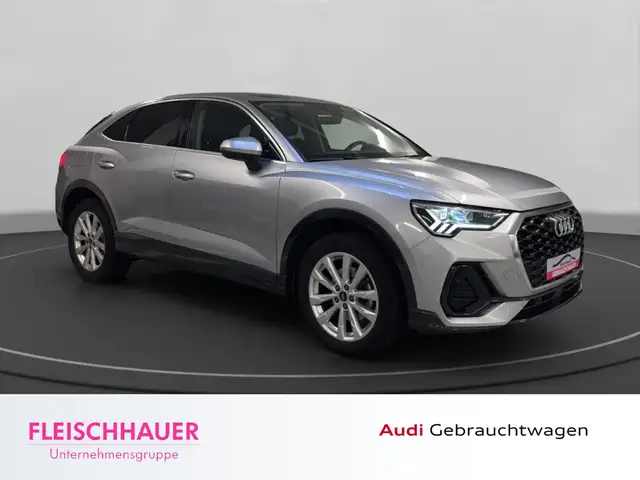 Audi Q3 view 9
