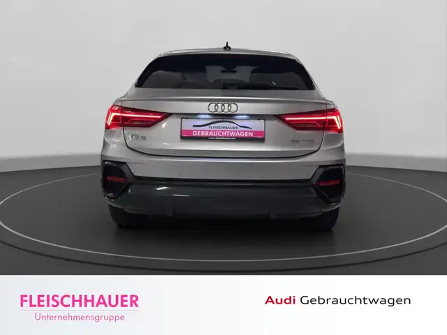 Audi Q3 view 6