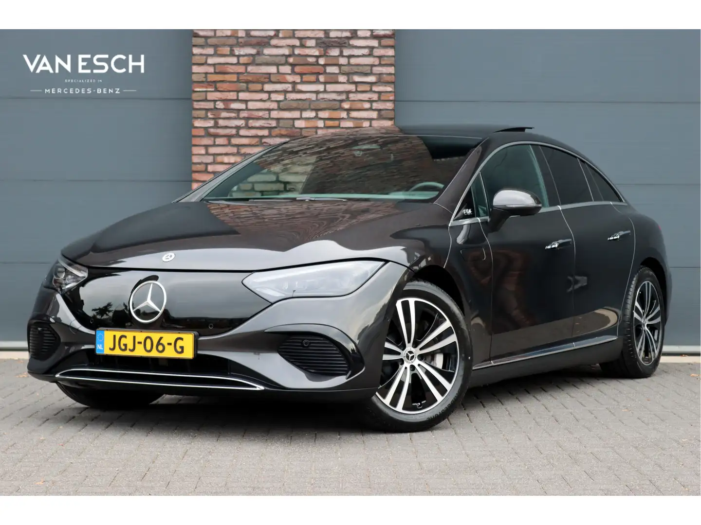Mercedes-Benz EQE 300 Luxury Line 89 kWh | 39.500,- ex | Distronic | Pan Gris - 1
