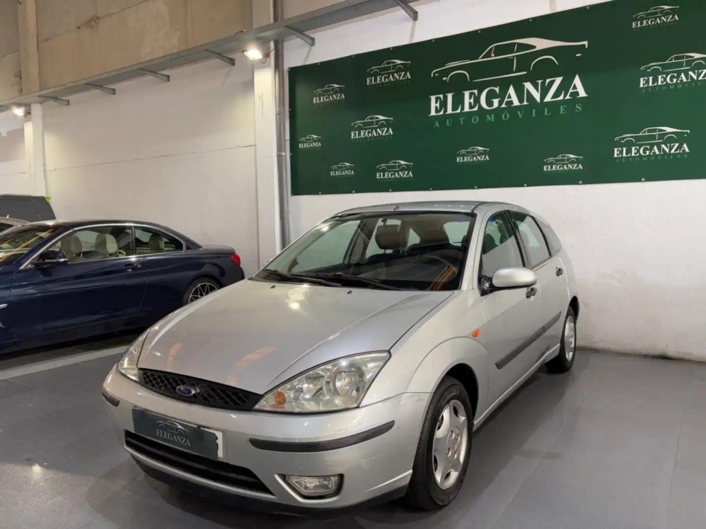 Ford Focus 1.6 Trend Grau - 1