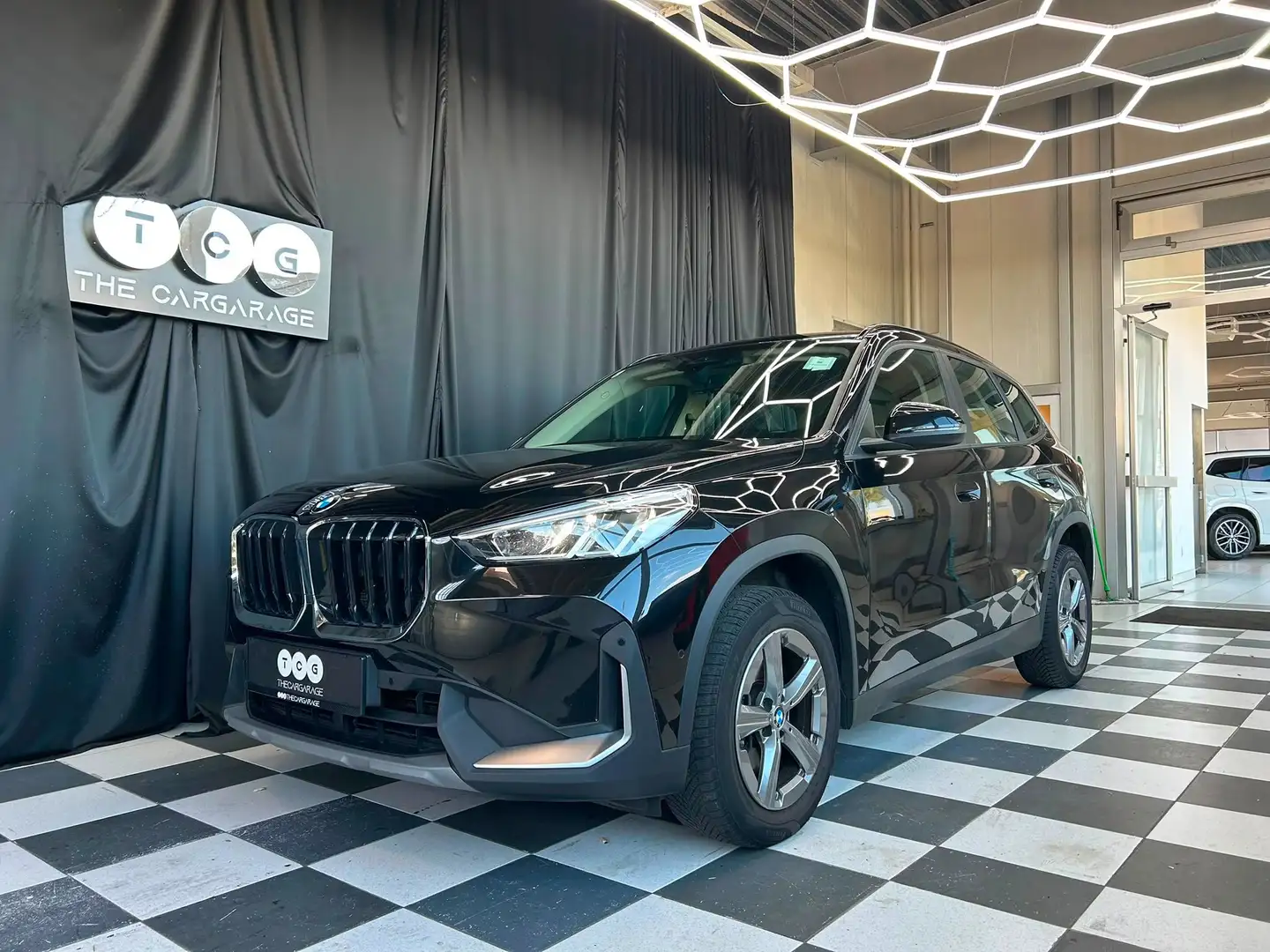 BMW X1 sDrive 18 d / NUR 49000KM / ERSTBESITZ Schwarz - 1