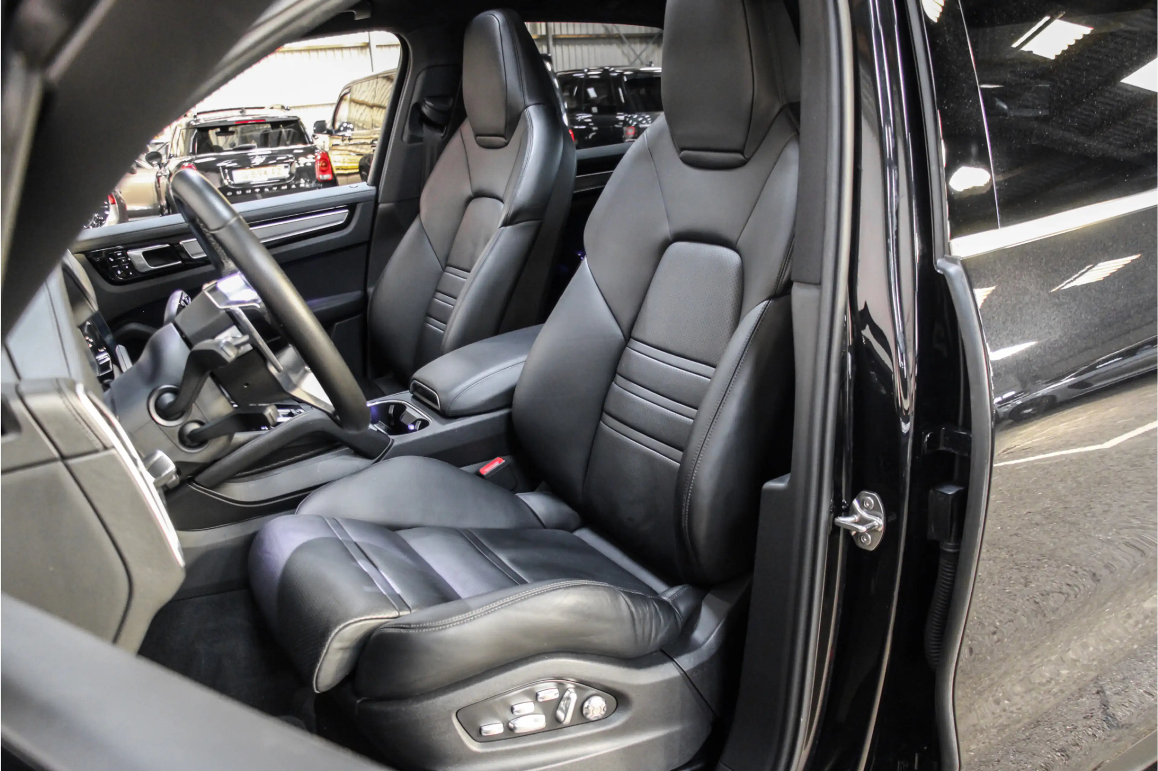 Porsche Cayenne 3.0 E-Hybrid |Pano|Sfeer|Chrono|21inch| — photo 14