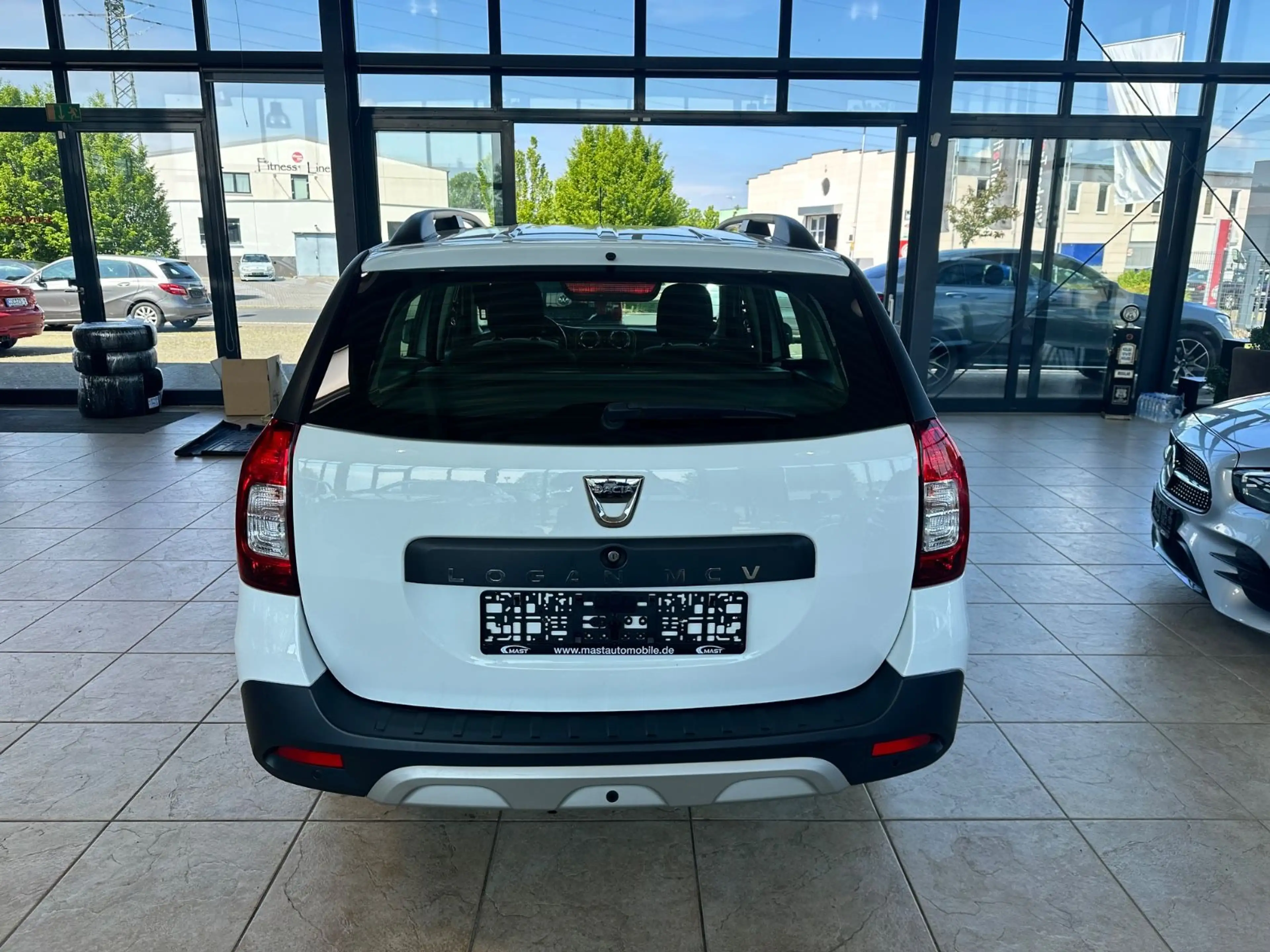 Dacia Logan MCV II Kombi Stepway Celebration — photo 6