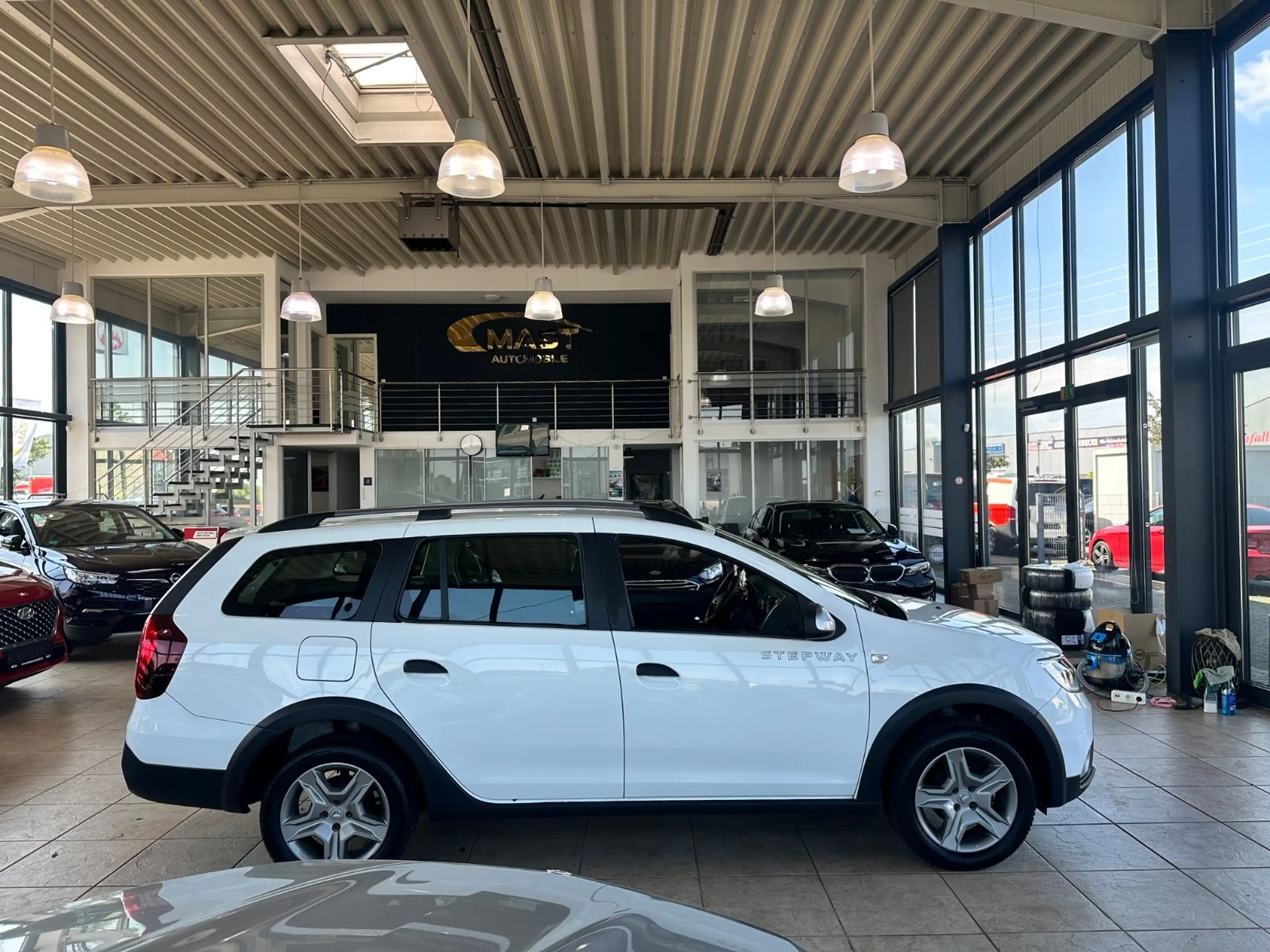 Dacia Logan MCV II Kombi Stepway Celebration — photo 4