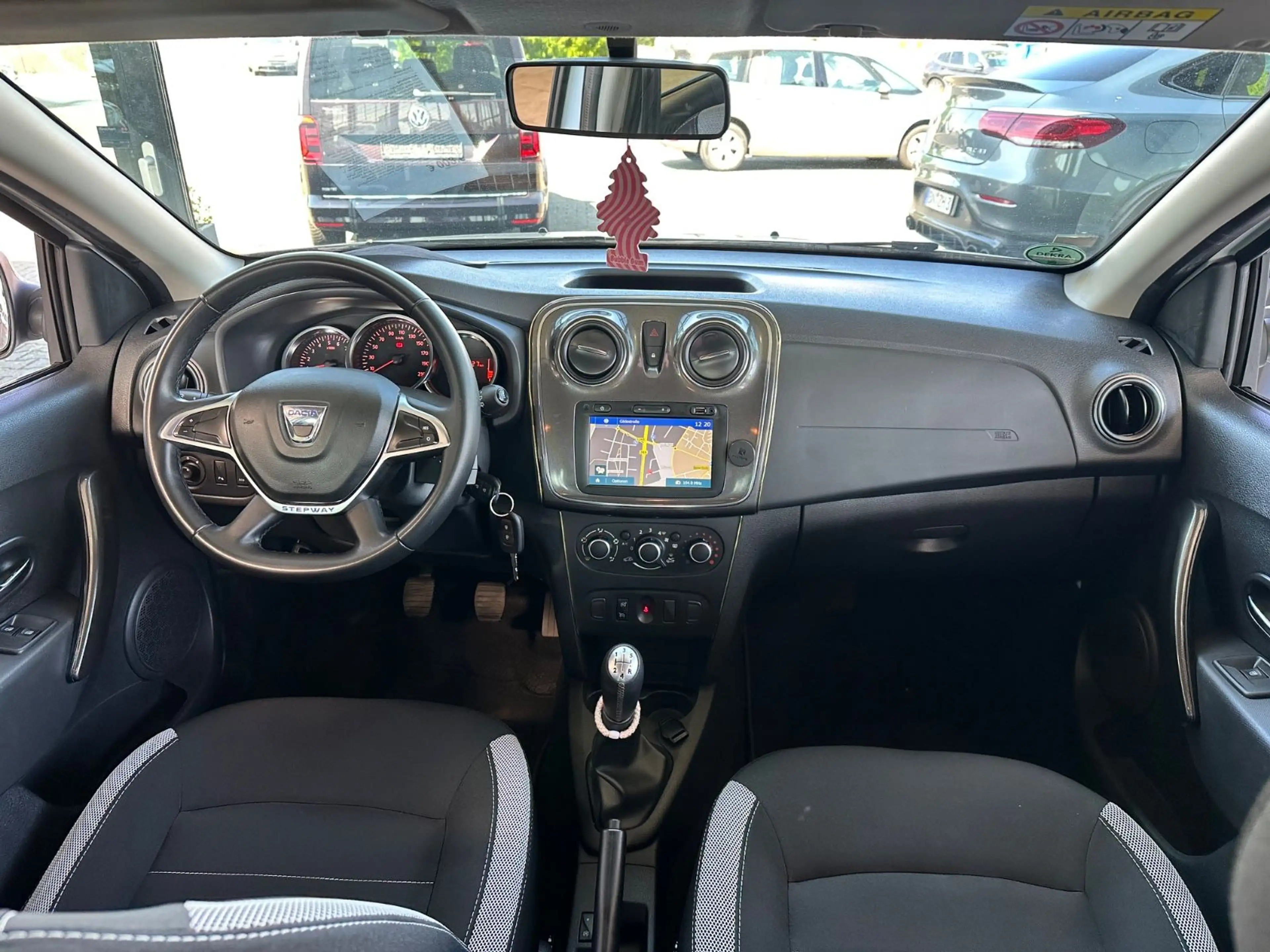 Dacia Logan MCV II Kombi Stepway Celebration — photo 13