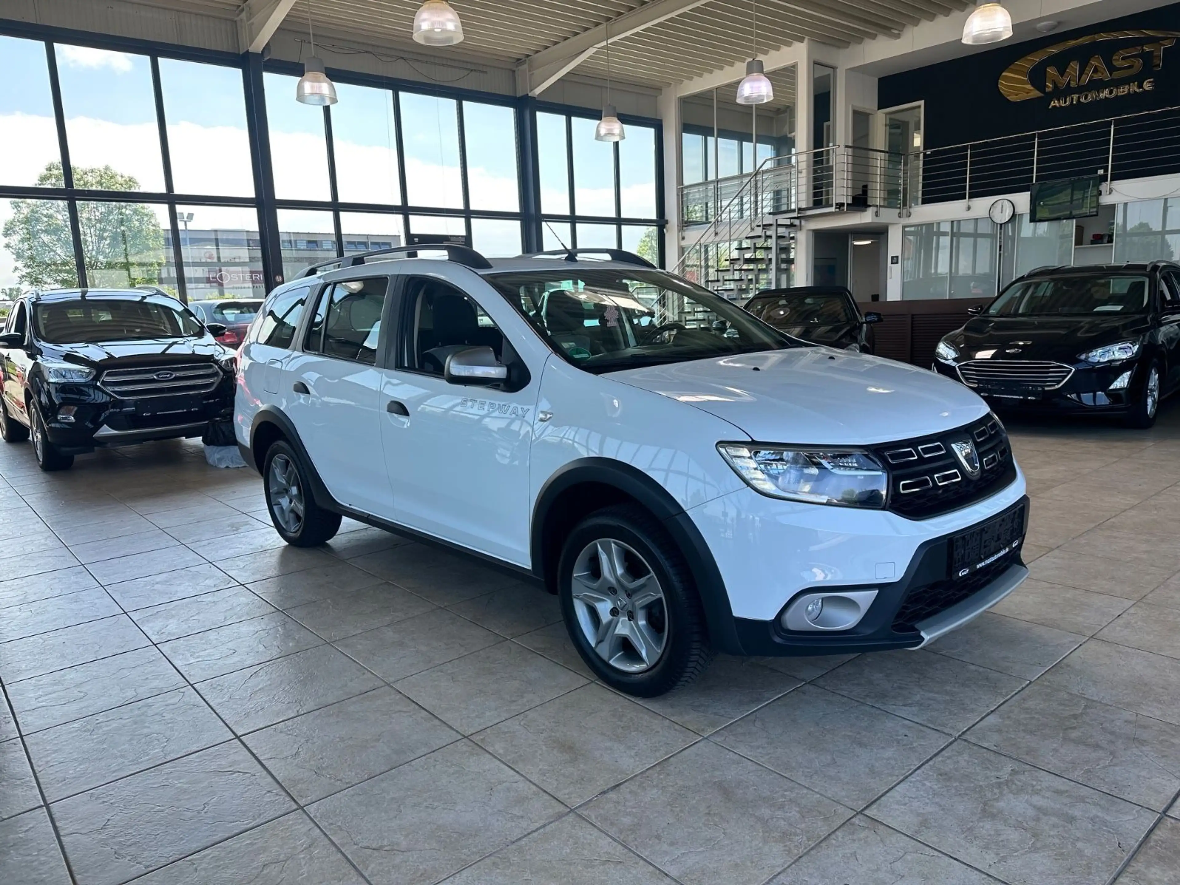 Dacia Logan MCV II Kombi Stepway Celebration — photo 3