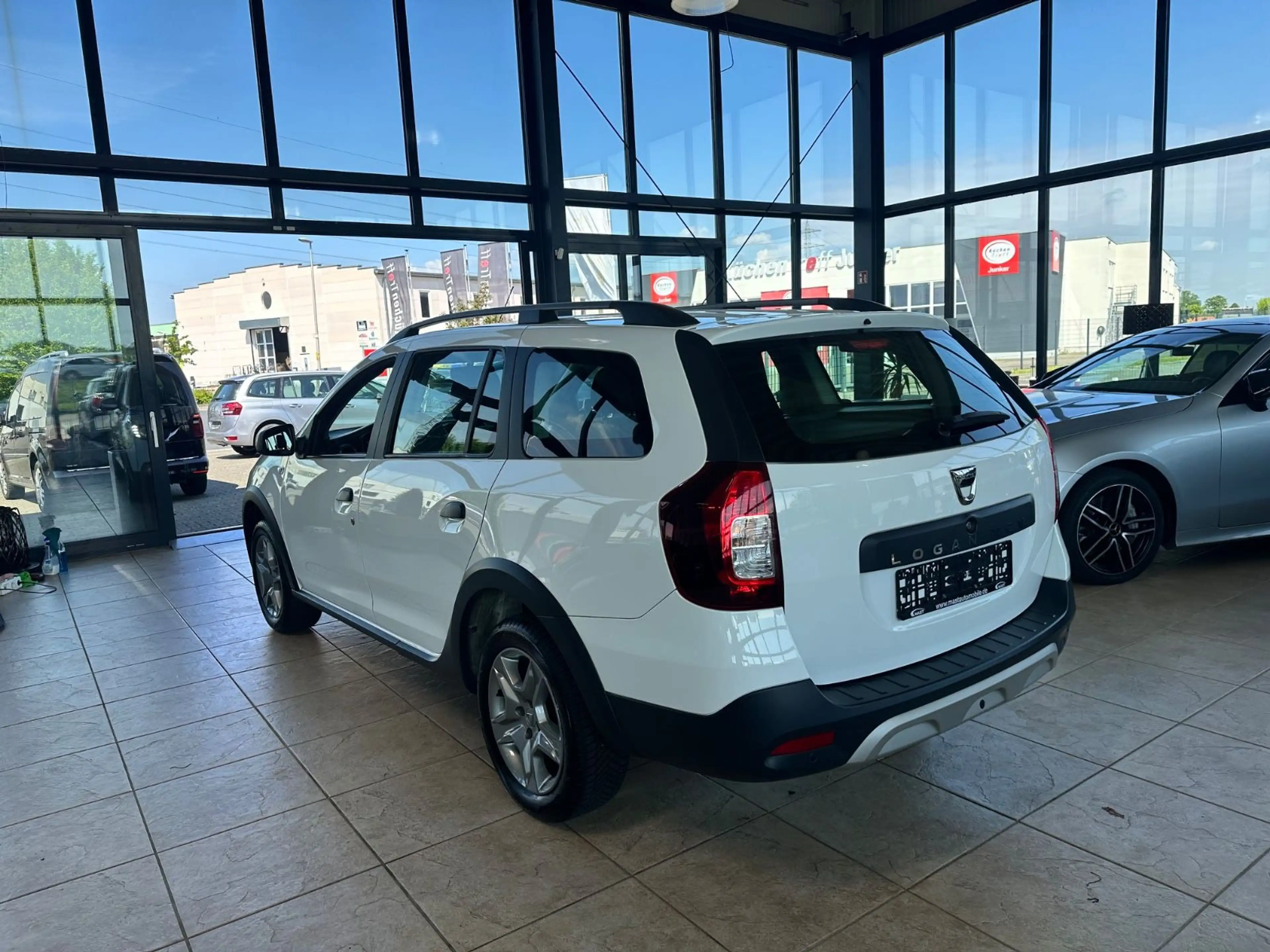 Dacia Logan MCV II Kombi Stepway Celebration — photo 7