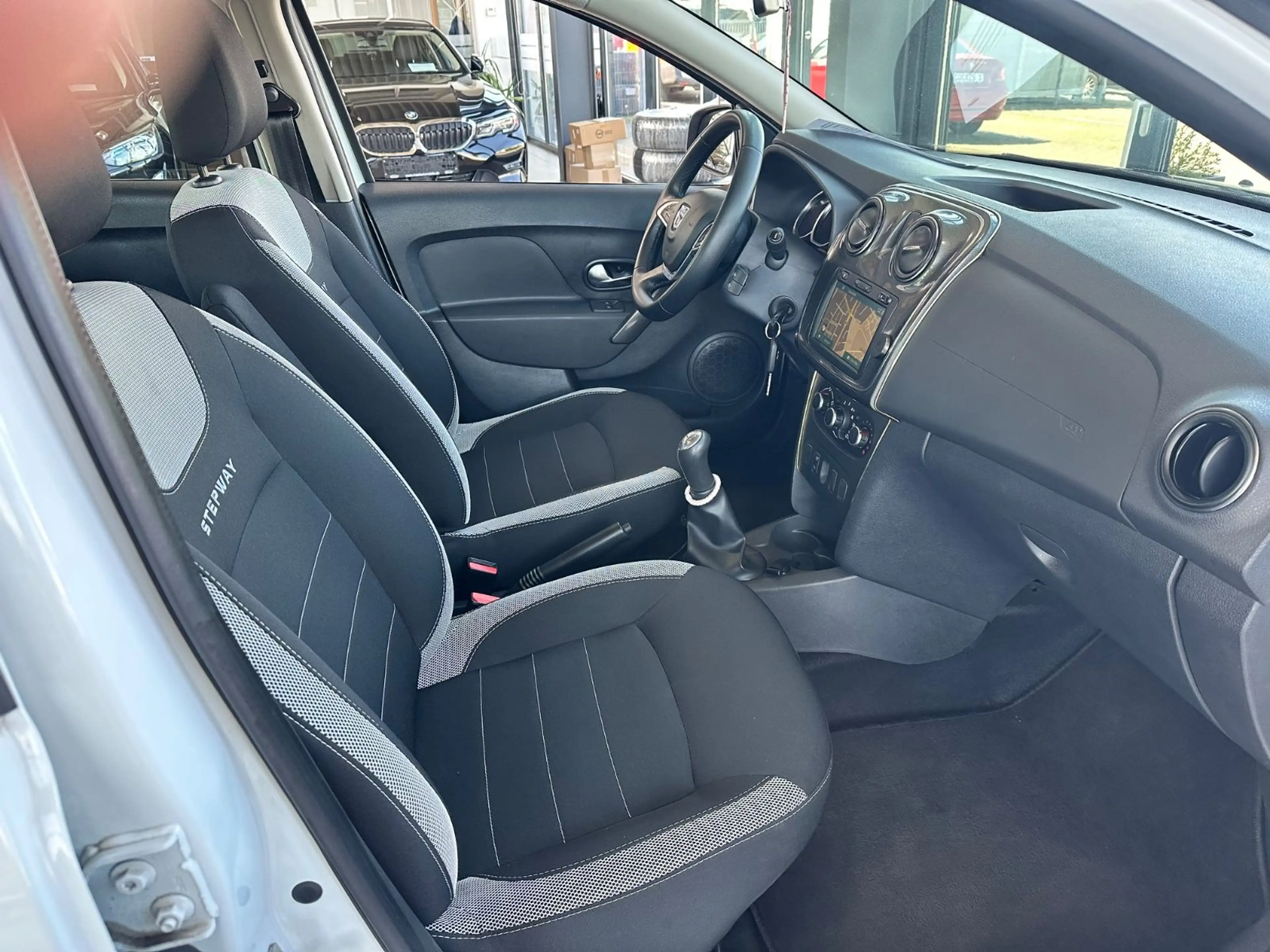 Dacia Logan MCV II Kombi Stepway Celebration — photo 14