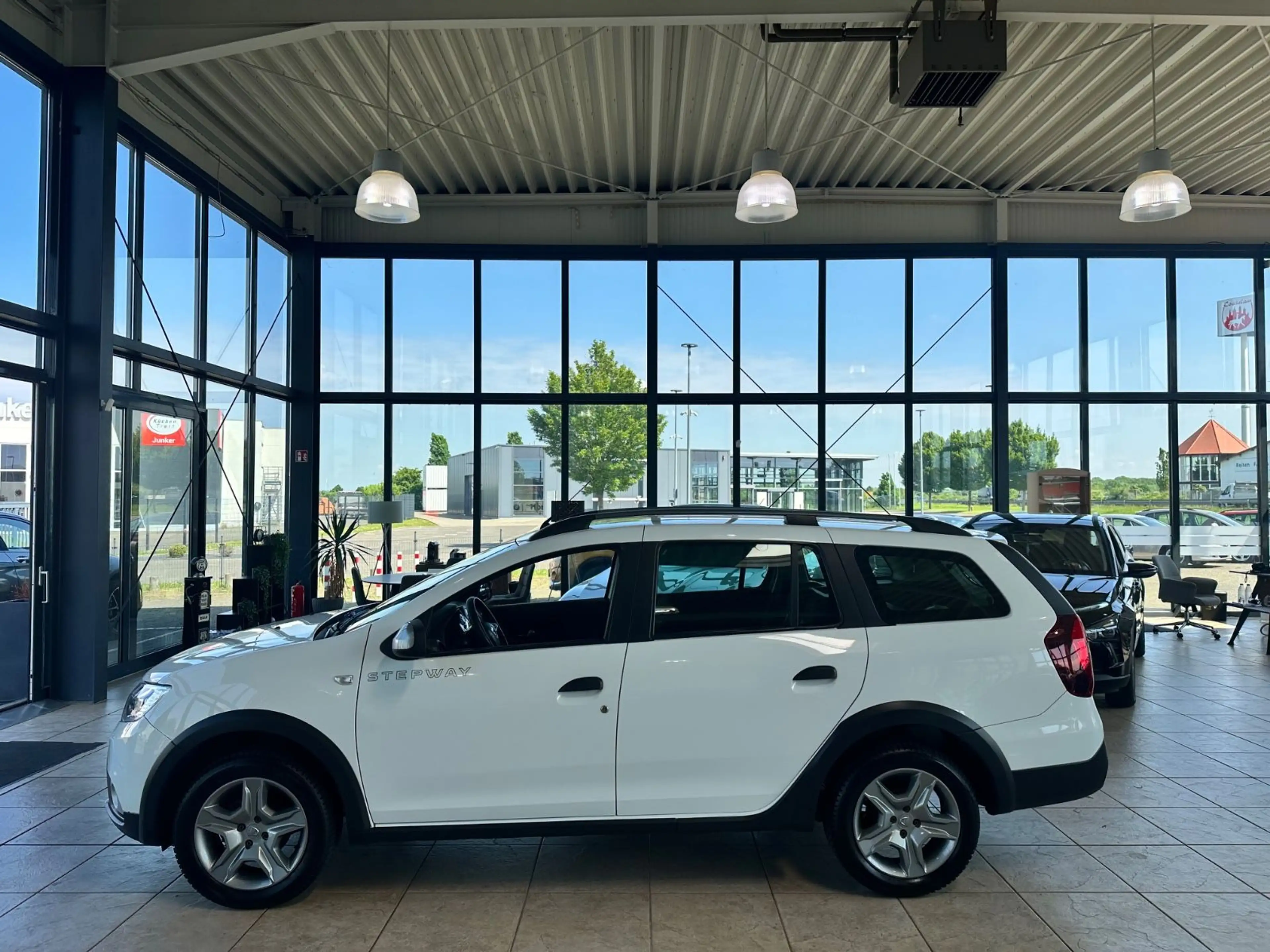 Dacia Logan MCV II Kombi Stepway Celebration — photo 8