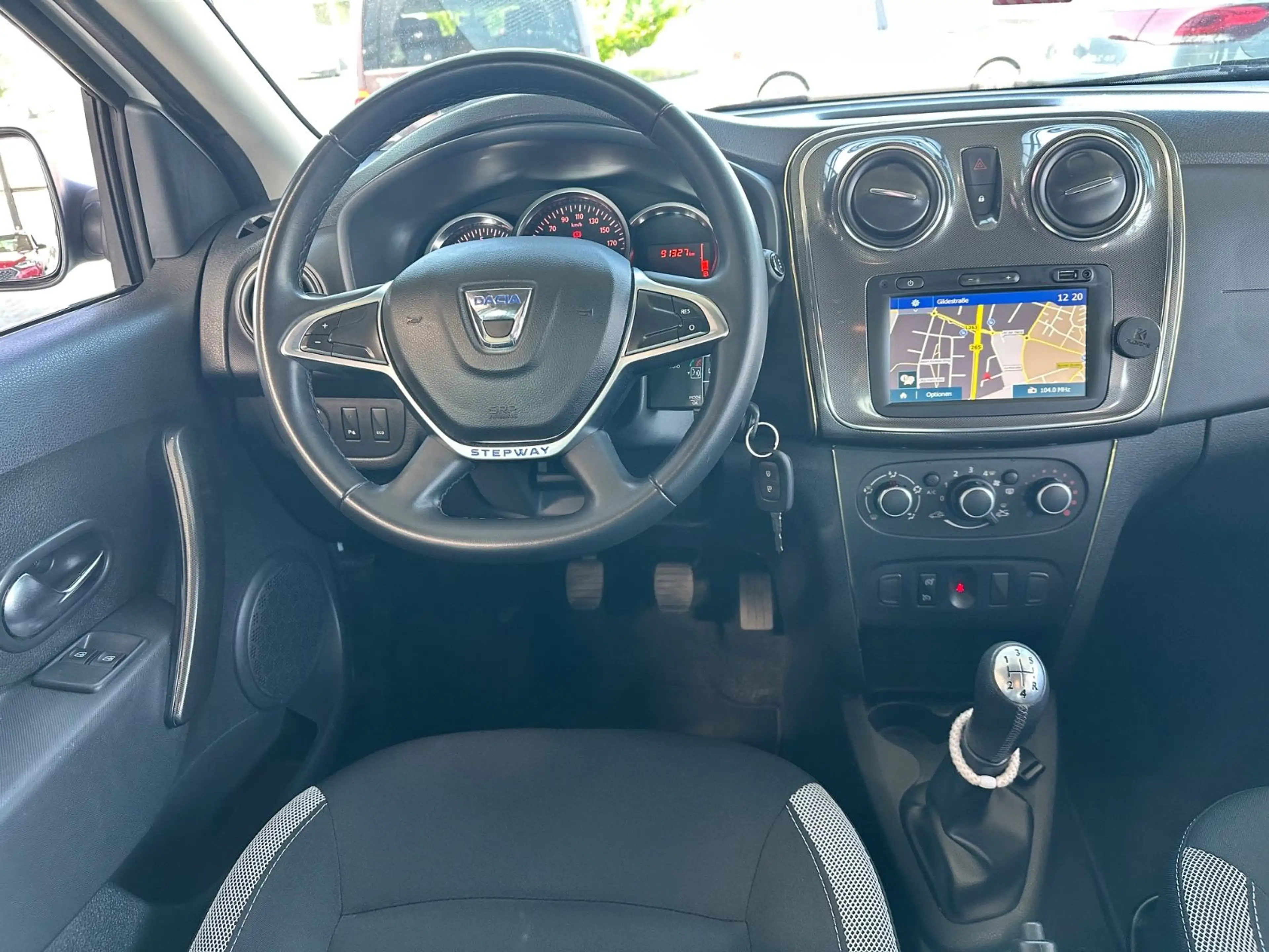Dacia Logan MCV II Kombi Stepway Celebration — photo 11