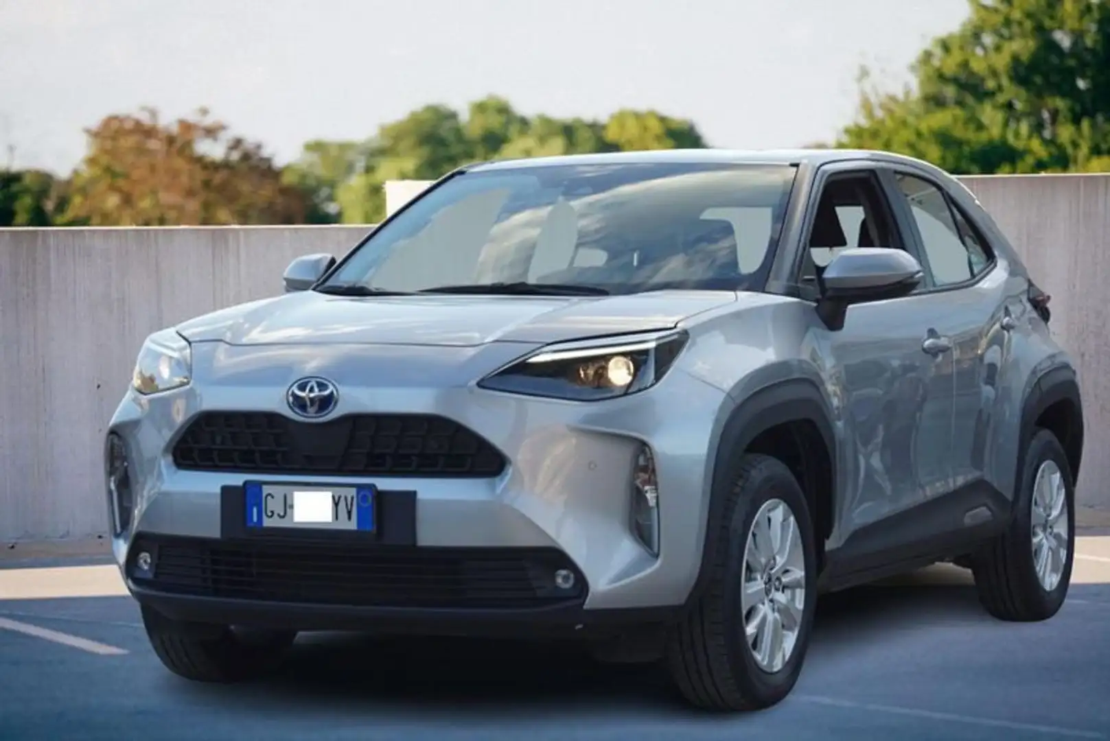Toyota Yaris Cross 1.5 Hybrid 5p. Business Grijs - 2