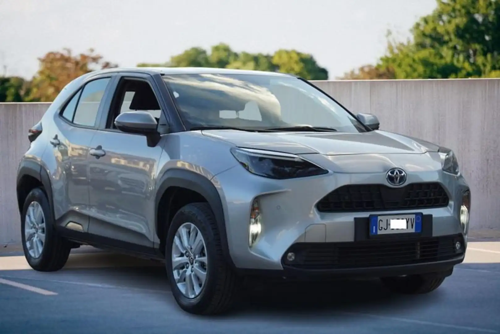 Toyota Yaris Cross 1.5 Hybrid 5p. Business Grijs - 1