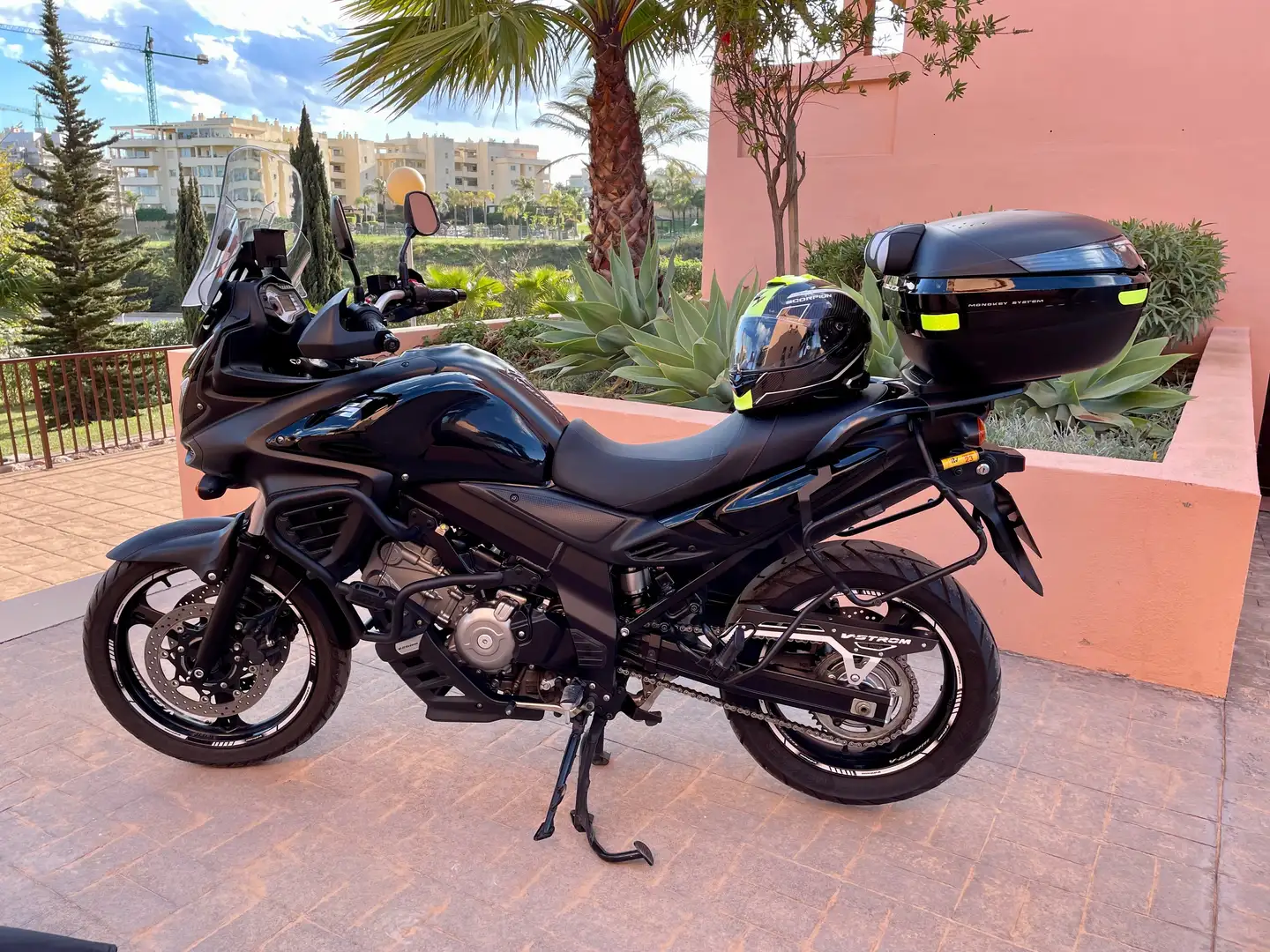 Suzuki V-Strom 650 Negro - 1