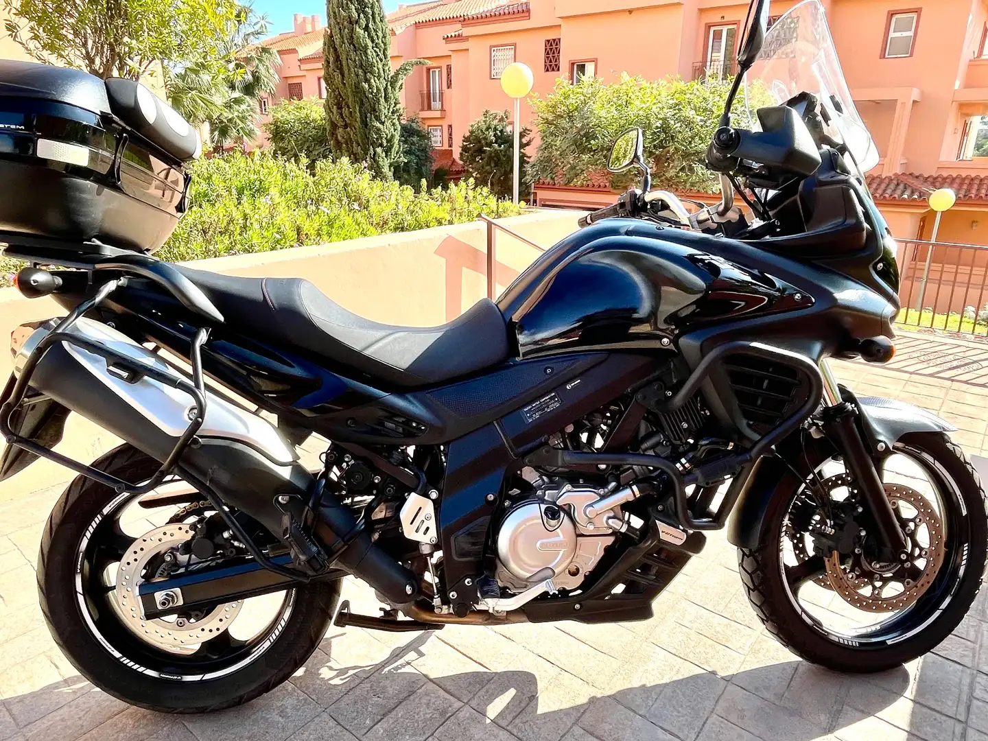 Suzuki V-Strom 650 Negro - 2