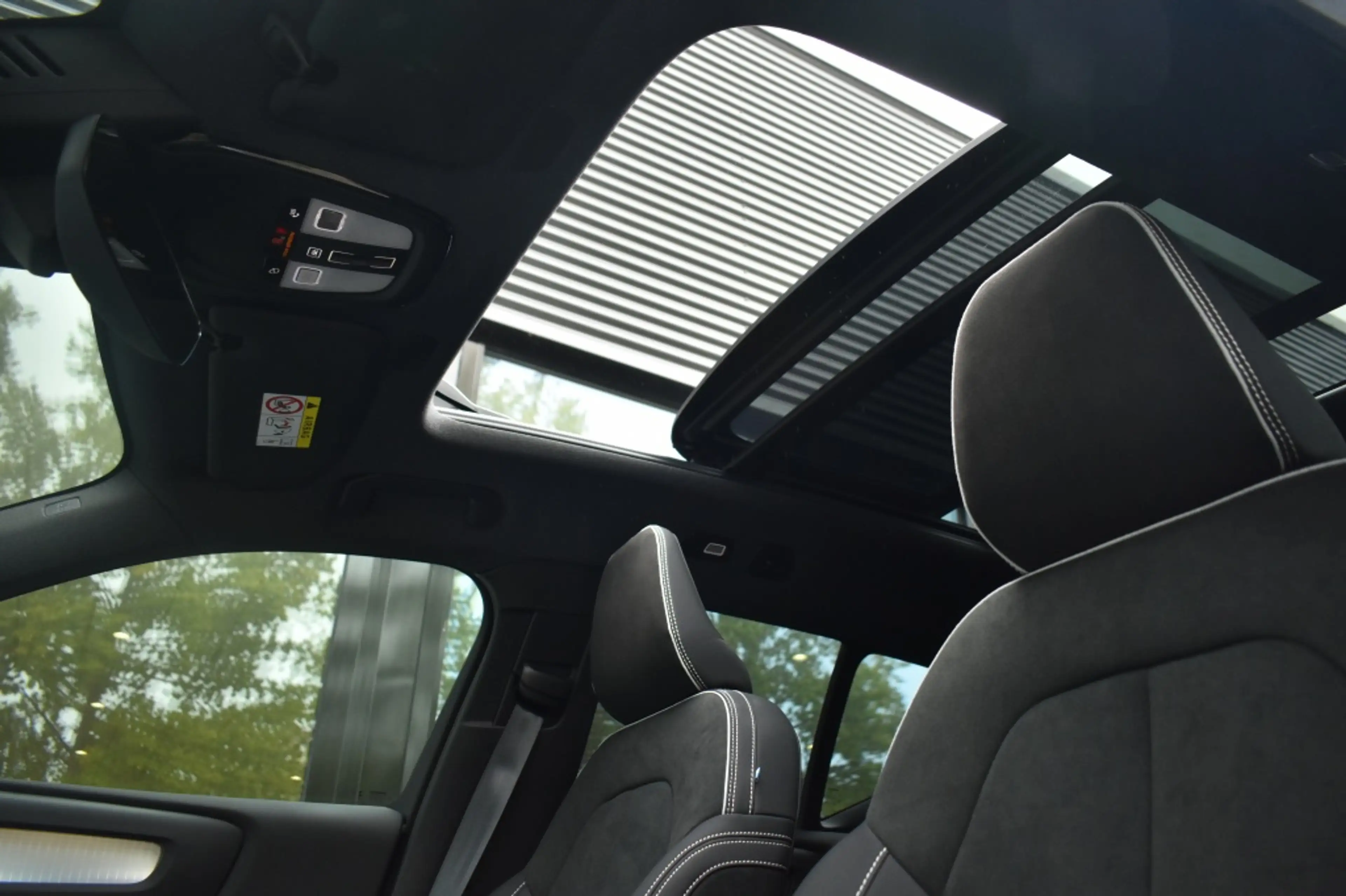 Volvo XC40 B4 197pk Plus Dark | Lounge | Lighting | Trekhaak — photo 4