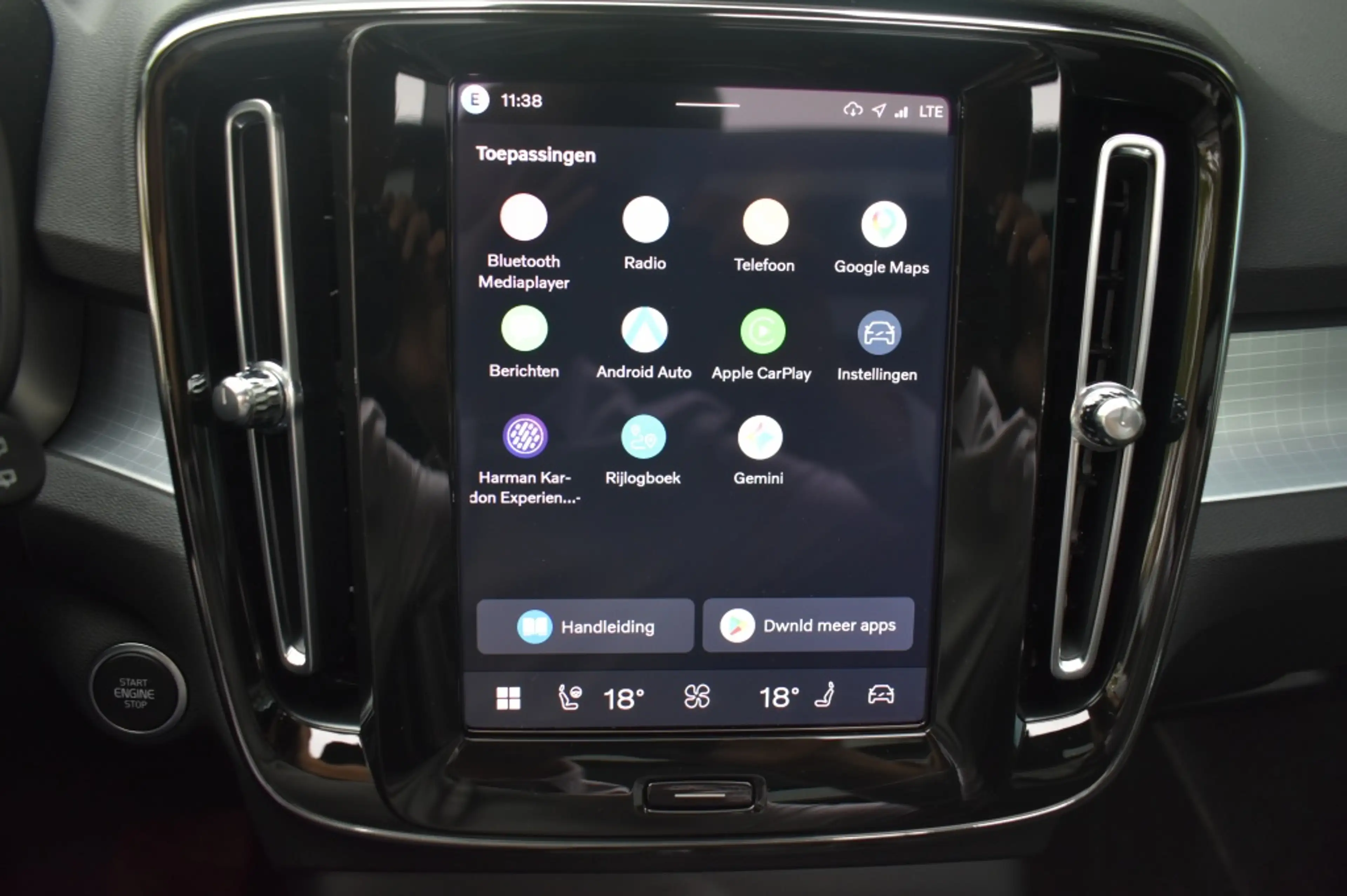 Volvo XC40 B4 197pk Plus Dark | Lounge | Lighting | Trekhaak — photo 24