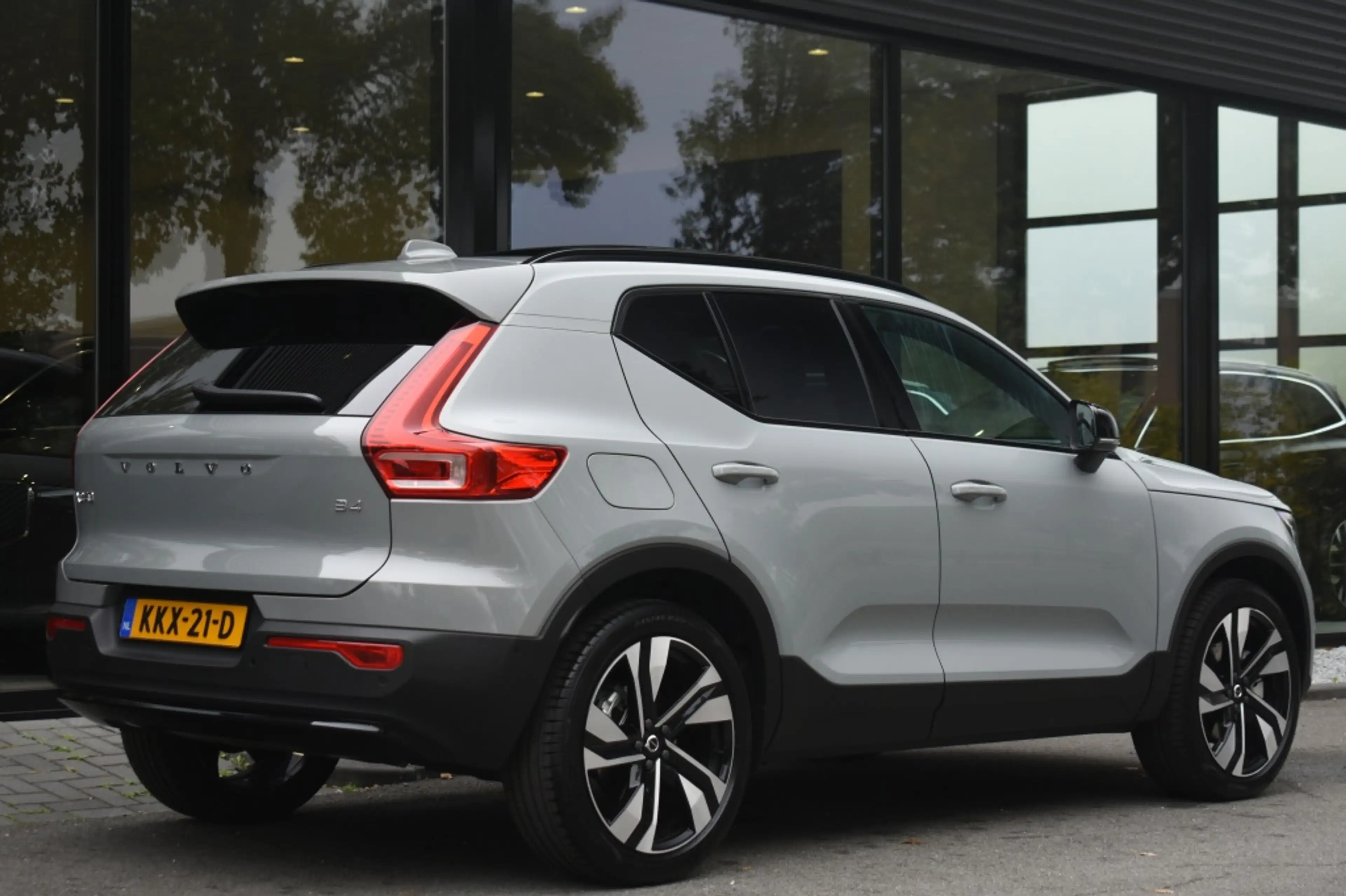 Volvo XC40 B4 197pk Plus Dark | Lounge | Lighting | Trekhaak — photo 2