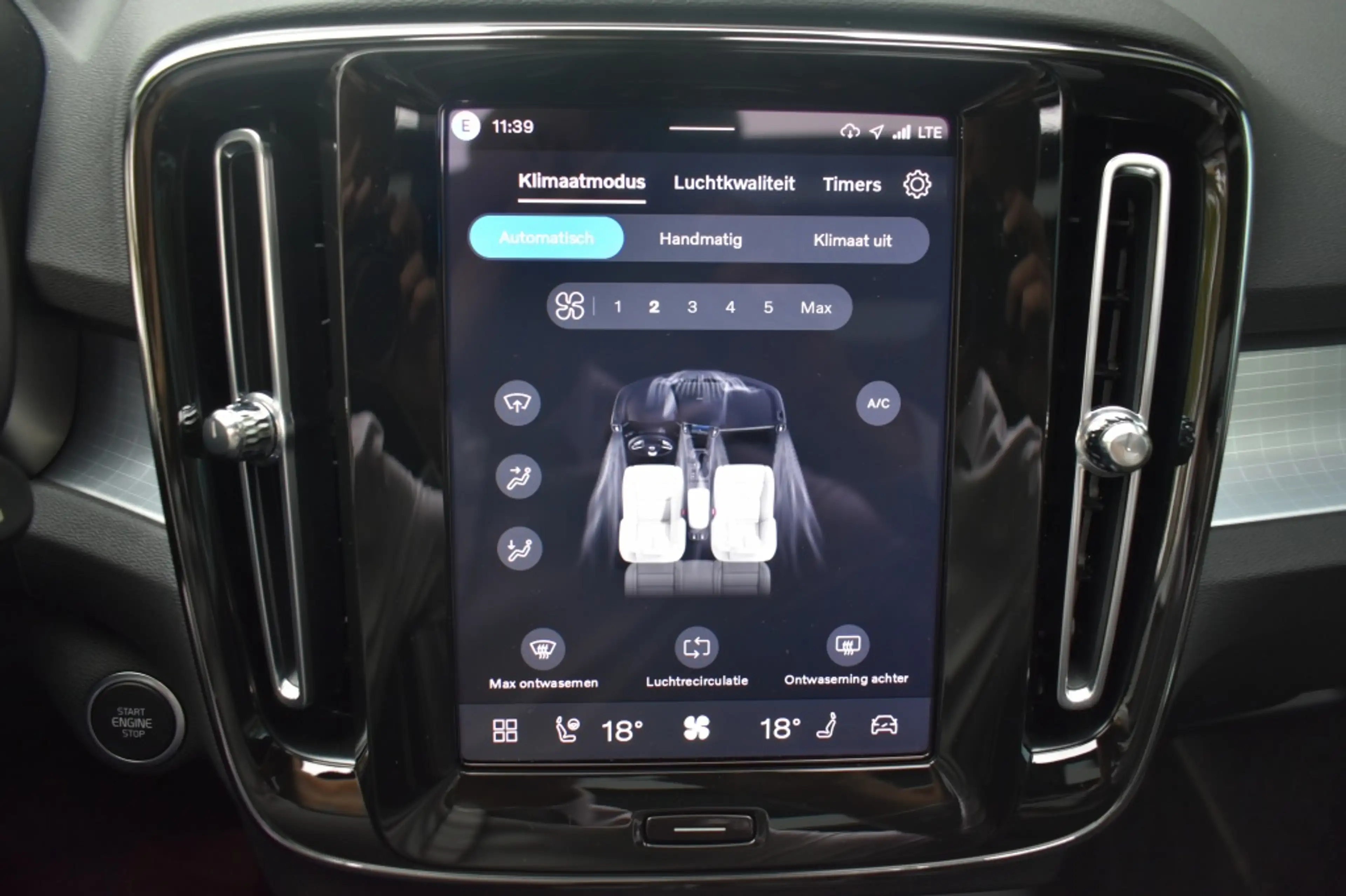 Volvo XC40 B4 197pk Plus Dark | Lounge | Lighting | Trekhaak — photo 25