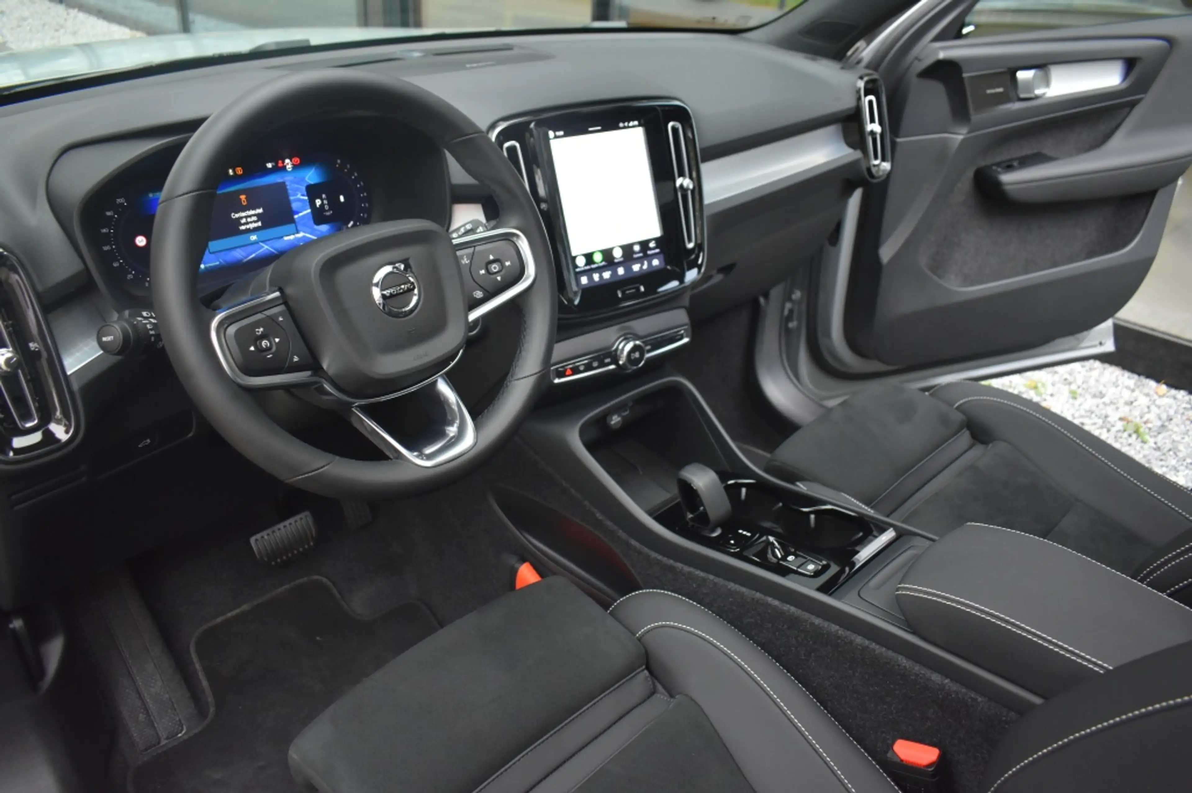 Volvo XC40 B4 197pk Plus Dark | Lounge | Lighting | Trekhaak — photo 3
