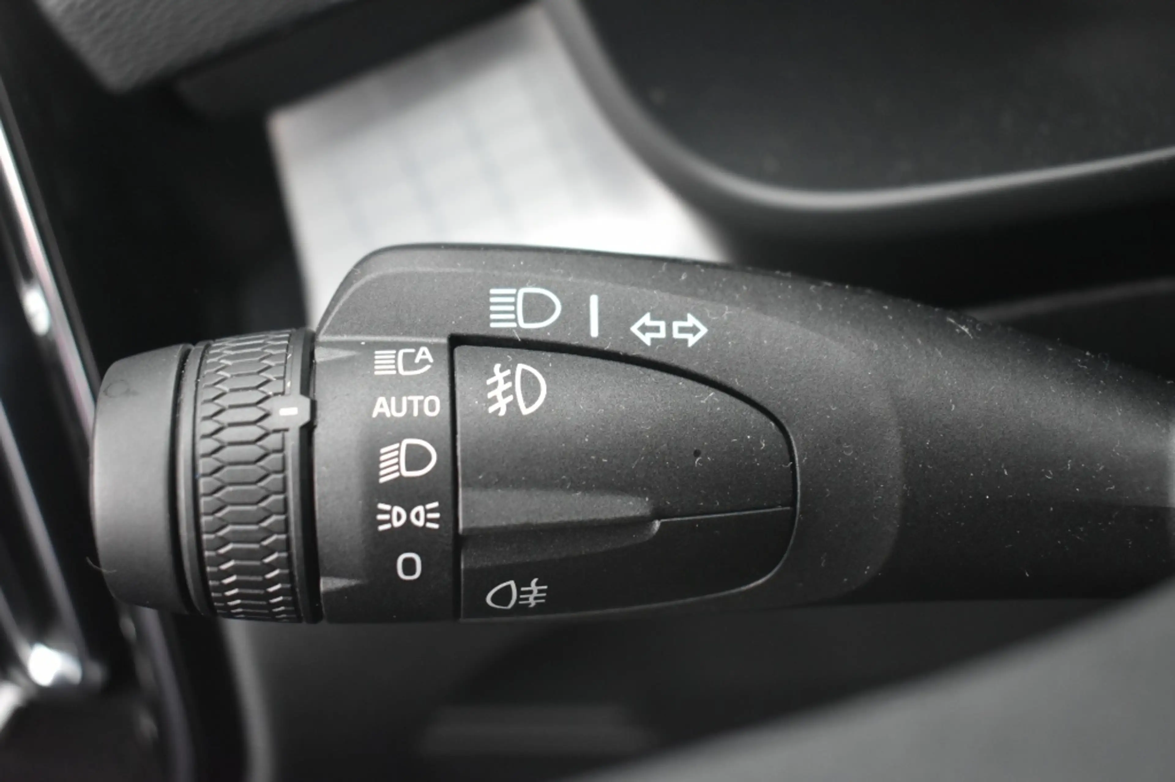 Volvo XC40 B4 197pk Plus Dark | Lounge | Lighting | Trekhaak — photo 22