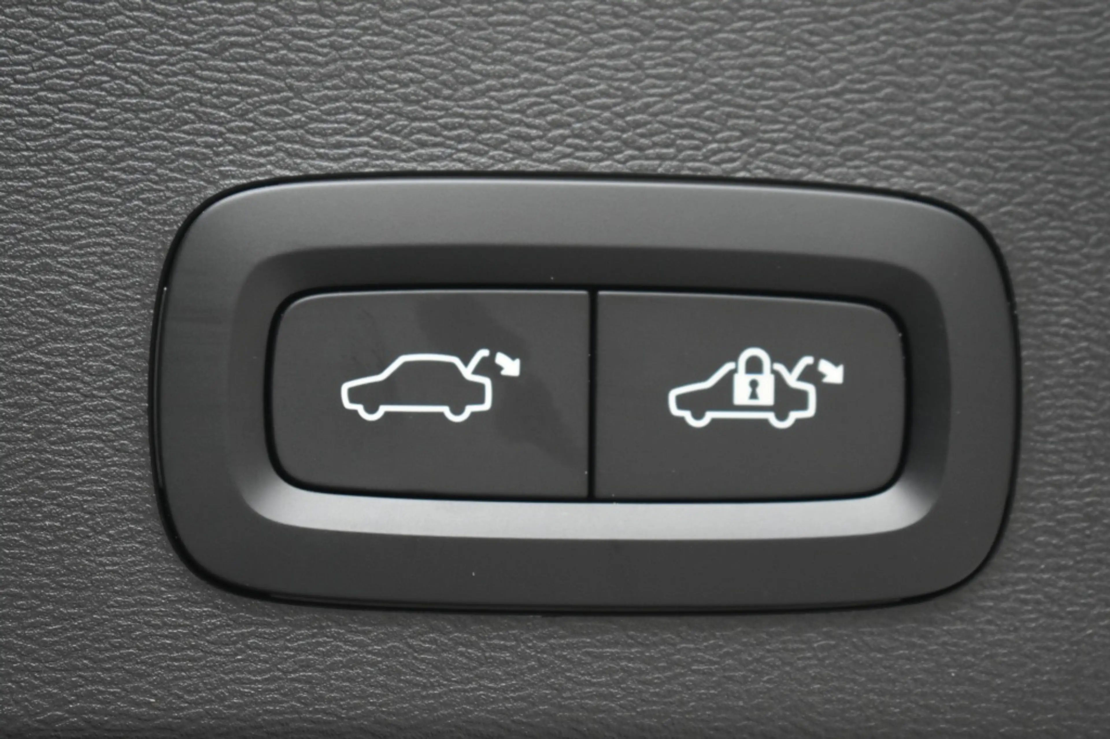 Volvo XC40 B4 197pk Plus Dark | Lounge | Lighting | Trekhaak — photo 36