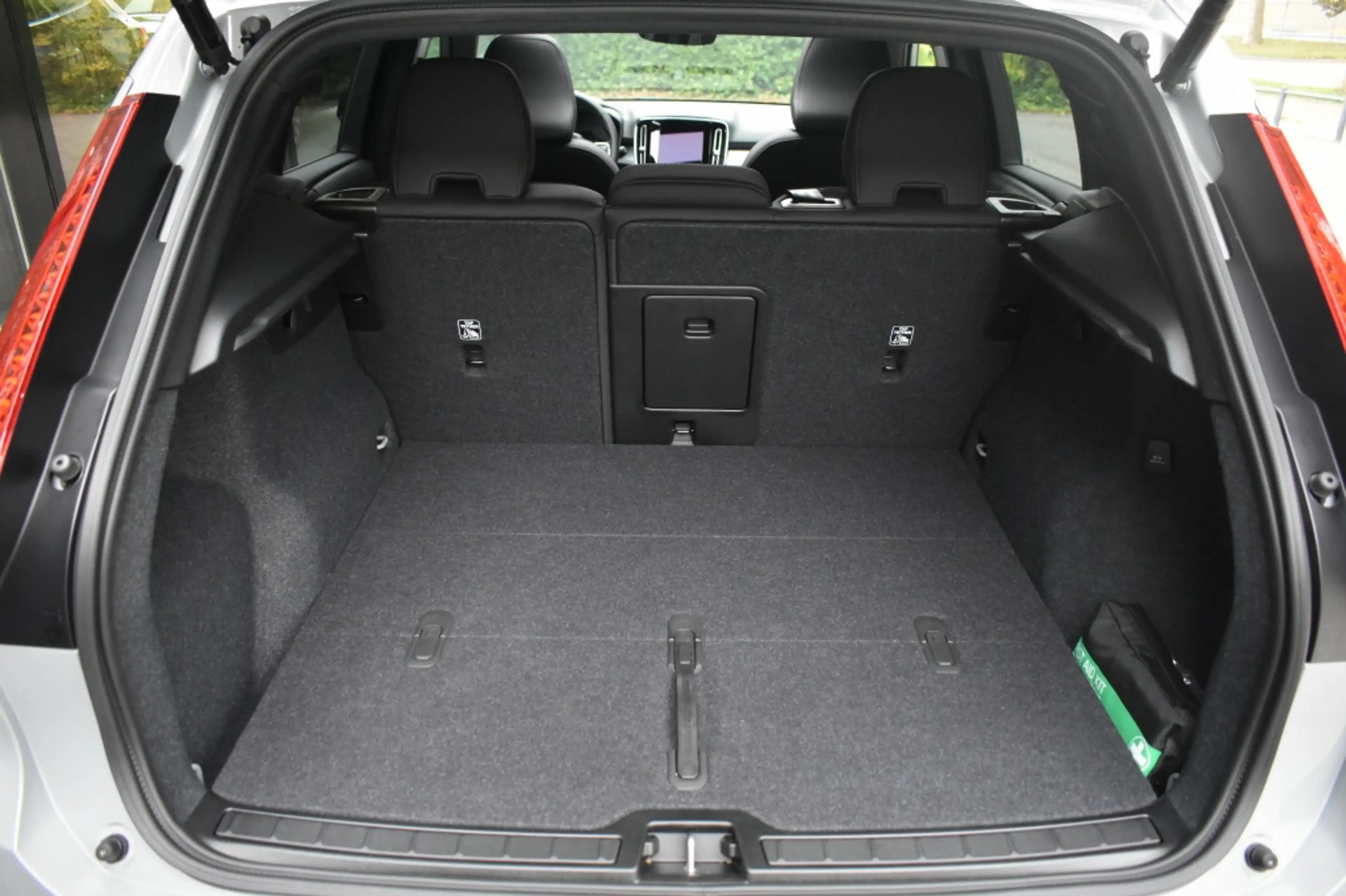 Volvo XC40 B4 197pk Plus Dark | Lounge | Lighting | Trekhaak — photo 34