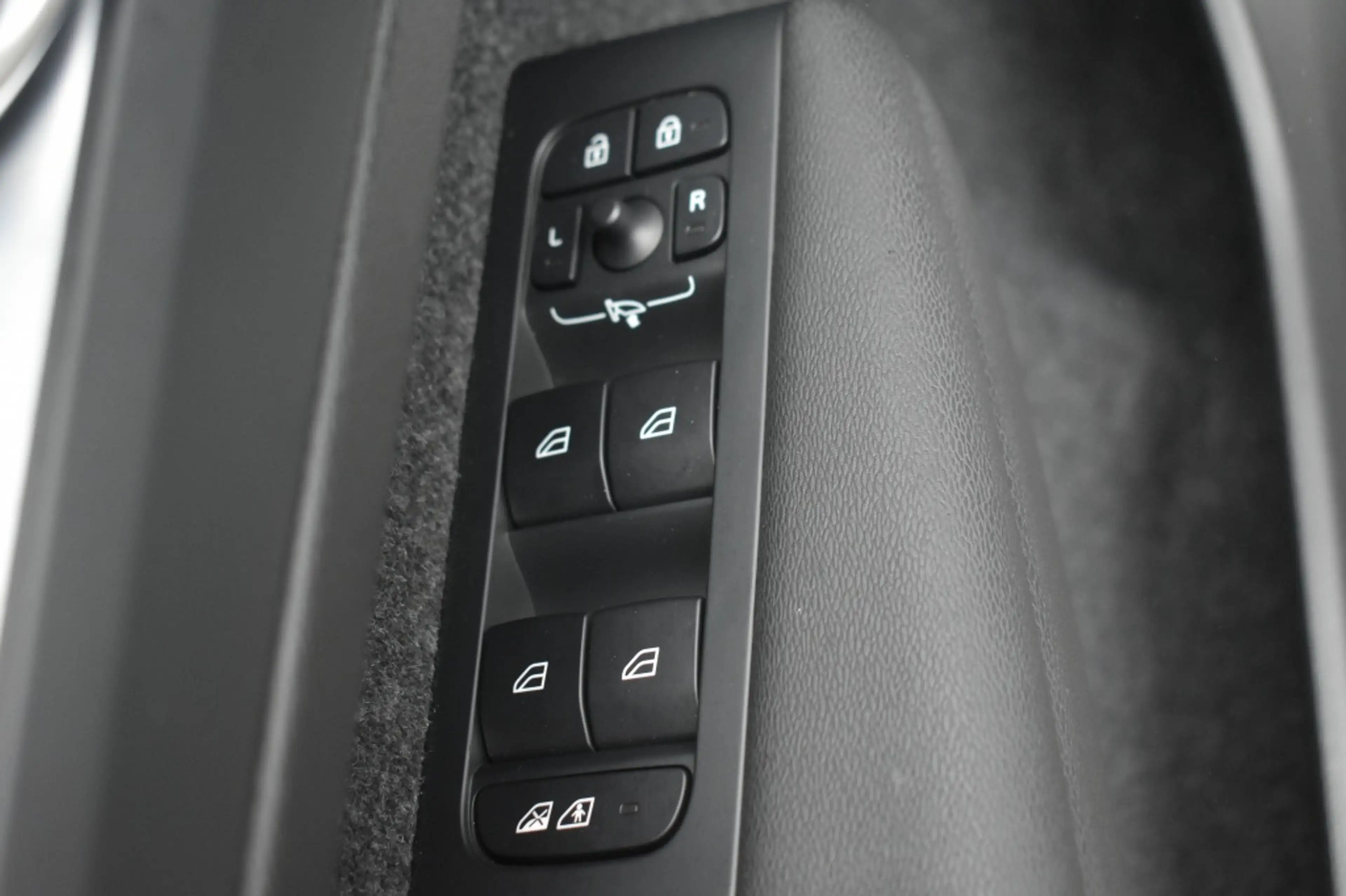 Volvo XC40 B4 197pk Plus Dark | Lounge | Lighting | Trekhaak — photo 15