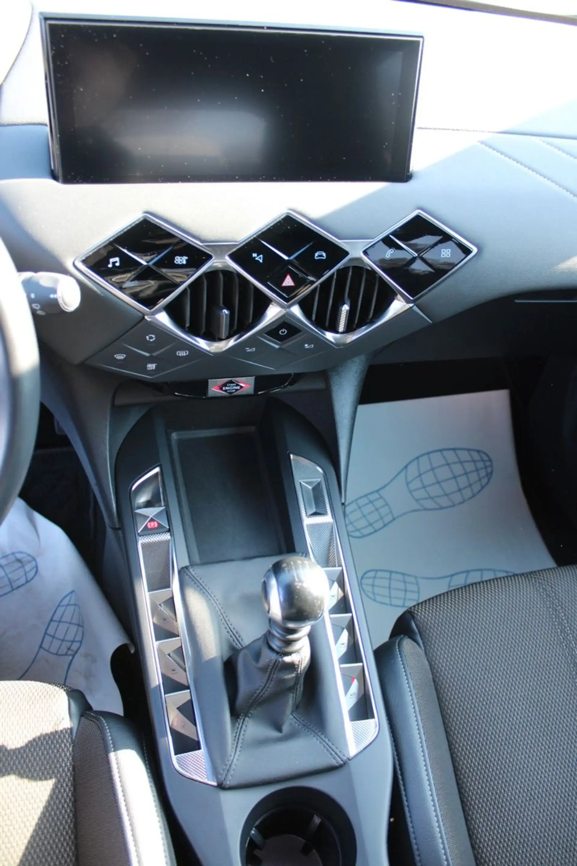DS Automobiles DS 3 Crossback Bastille Kamera Navi — photo 14