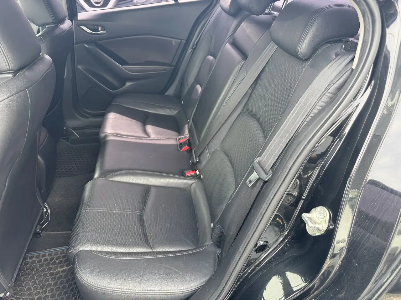 Mazda 3 снимка Mazda 3