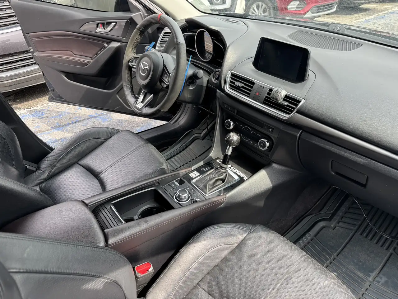Mazda 3 снимка Mazda 3