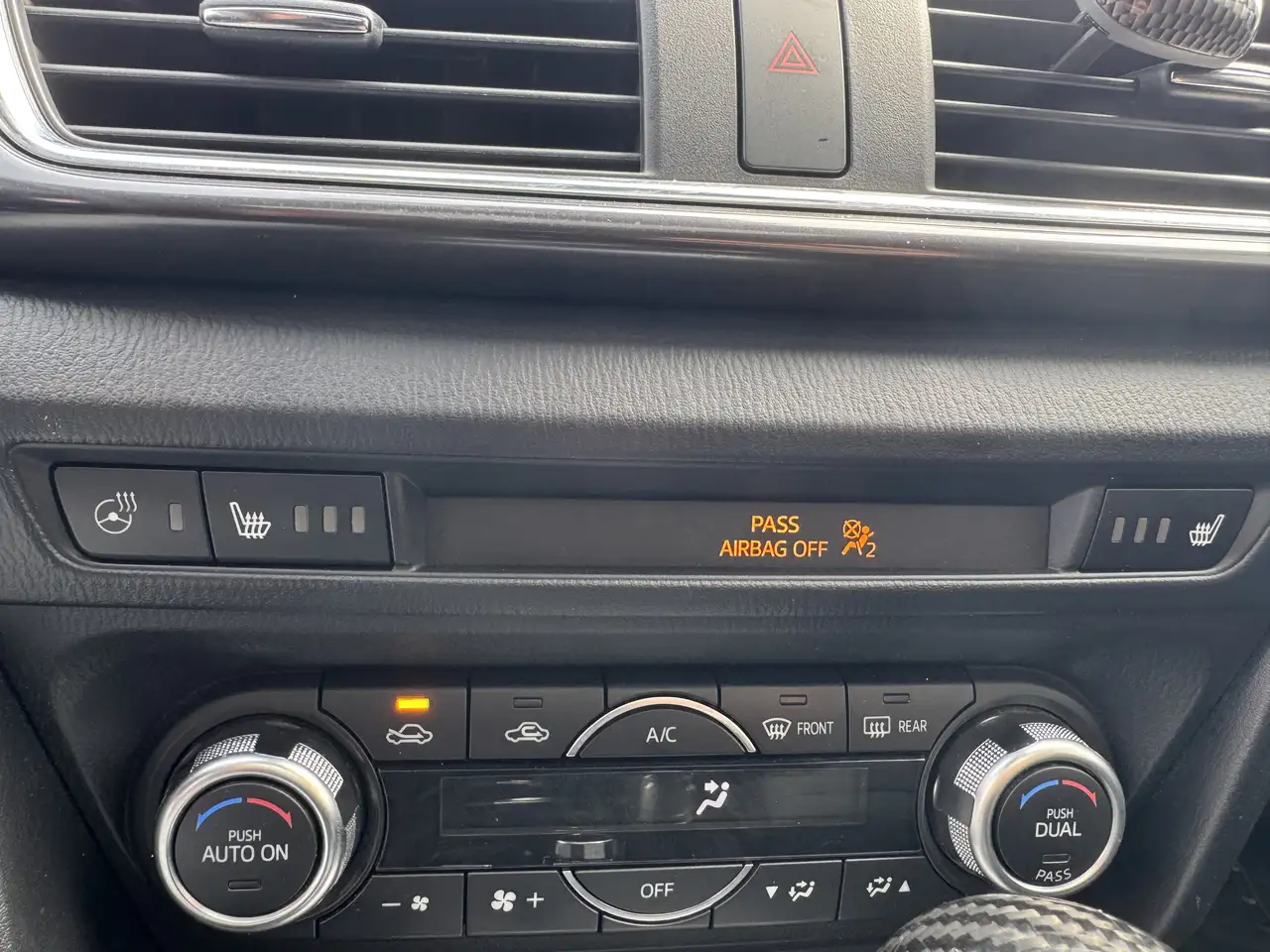 Mazda 3 снимка Mazda 3
