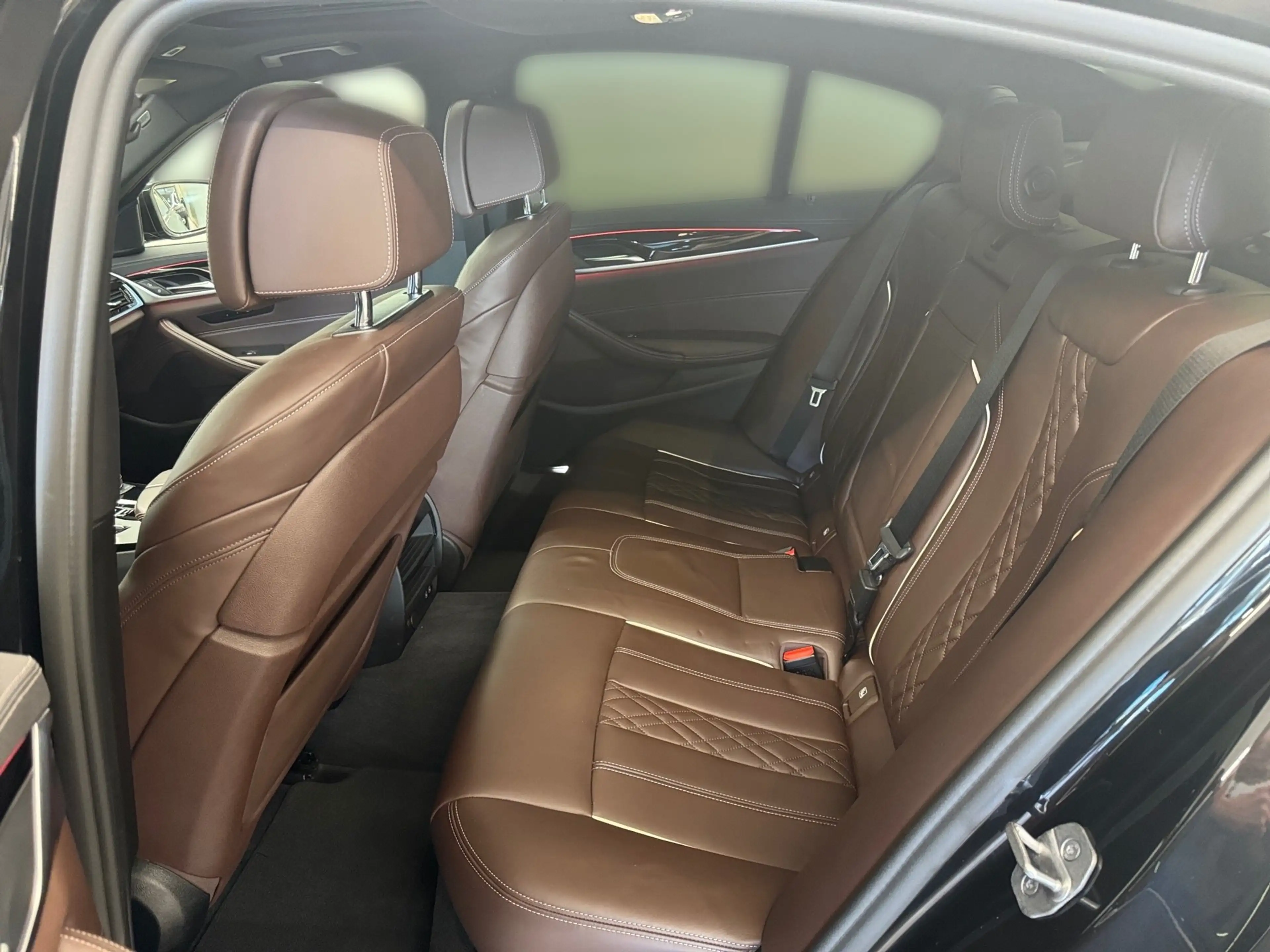 BMW 545 e xDrive — photo 9