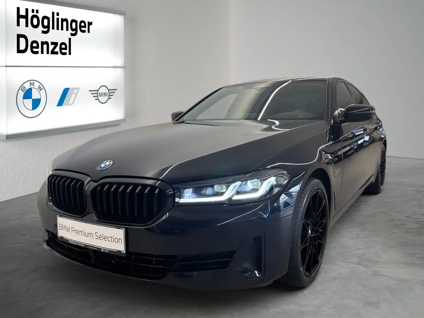 BMW 545 e xDrive Schwarz - 1
