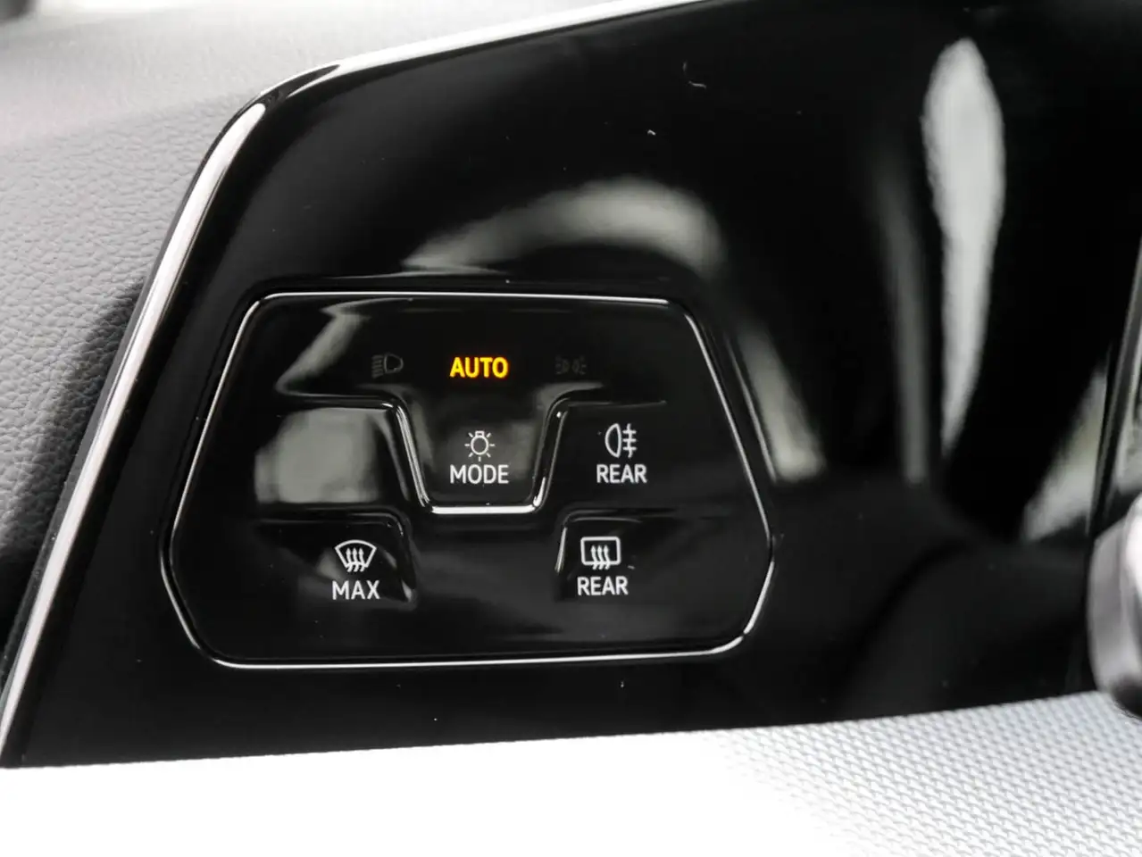 Volkswagen Golf VIII ENERGY 1.5 TSI LED App-Conn. ACC RKamera G... 14