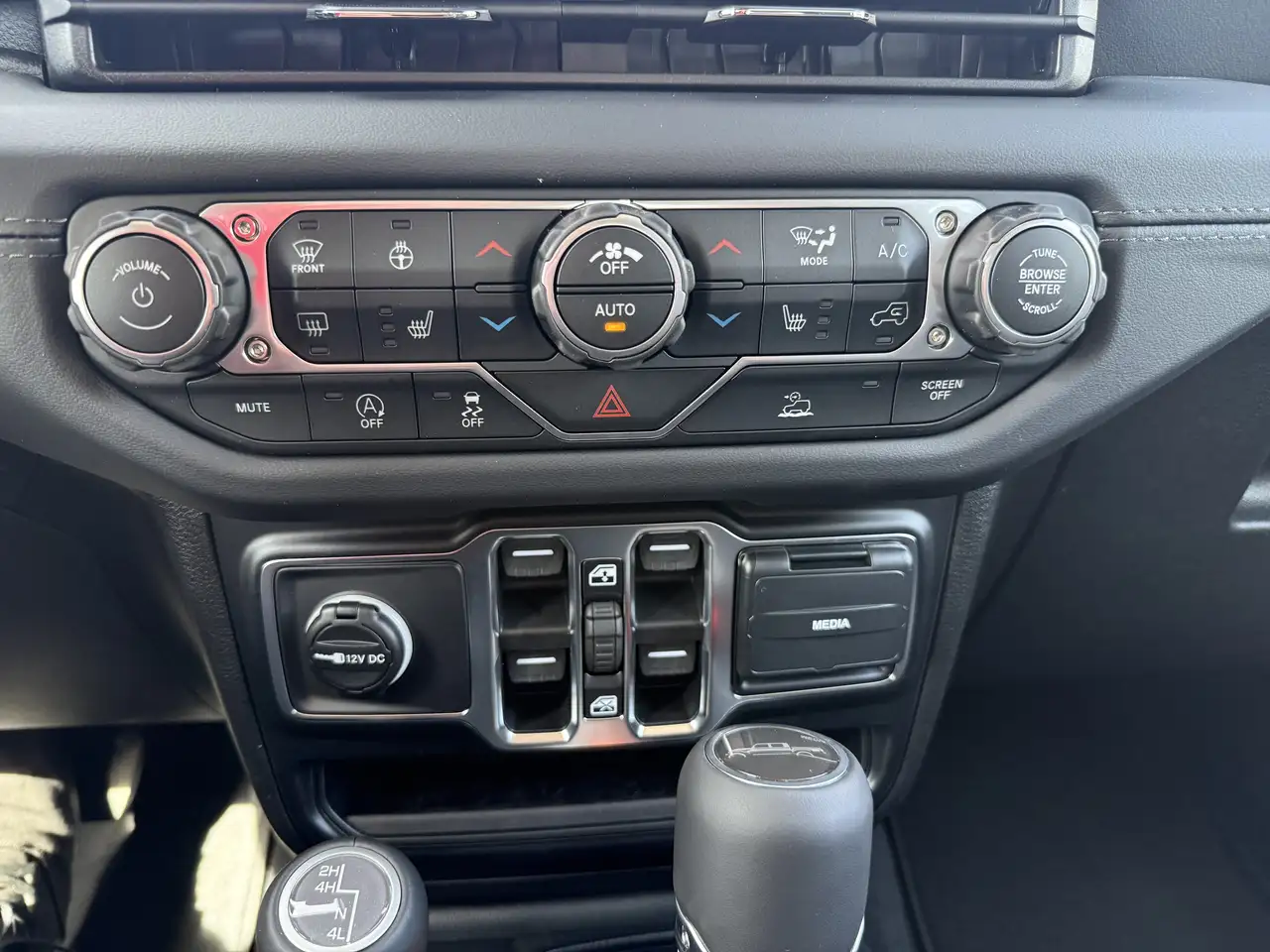 Jeep Gladiator снимка Jeep Gladiator