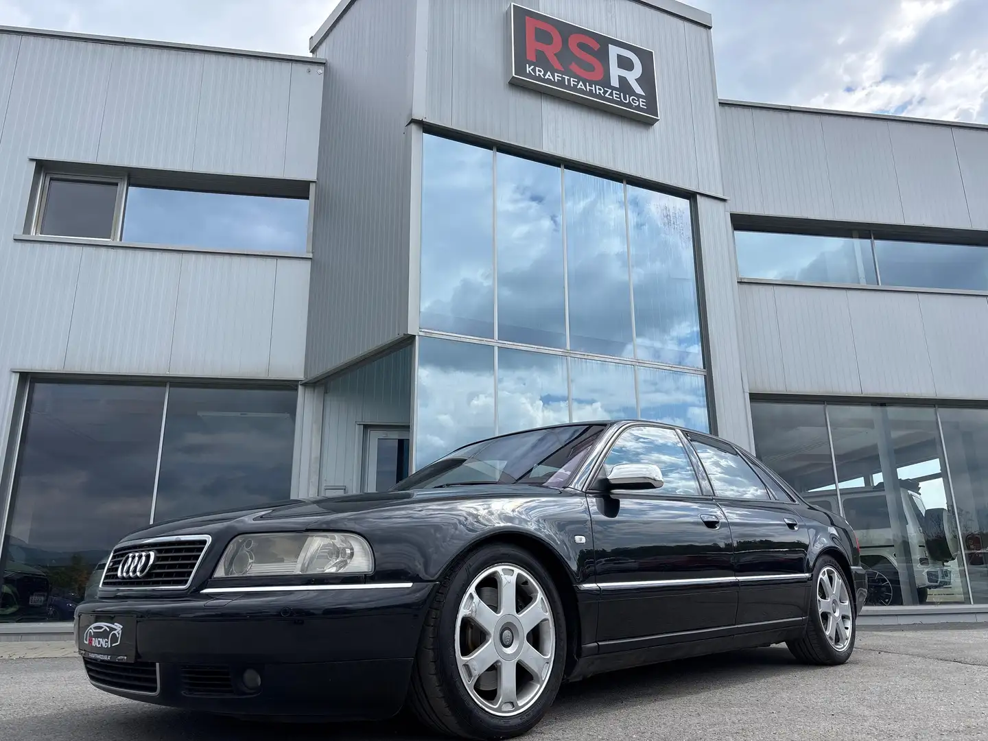 Audi S8 Černá - 1