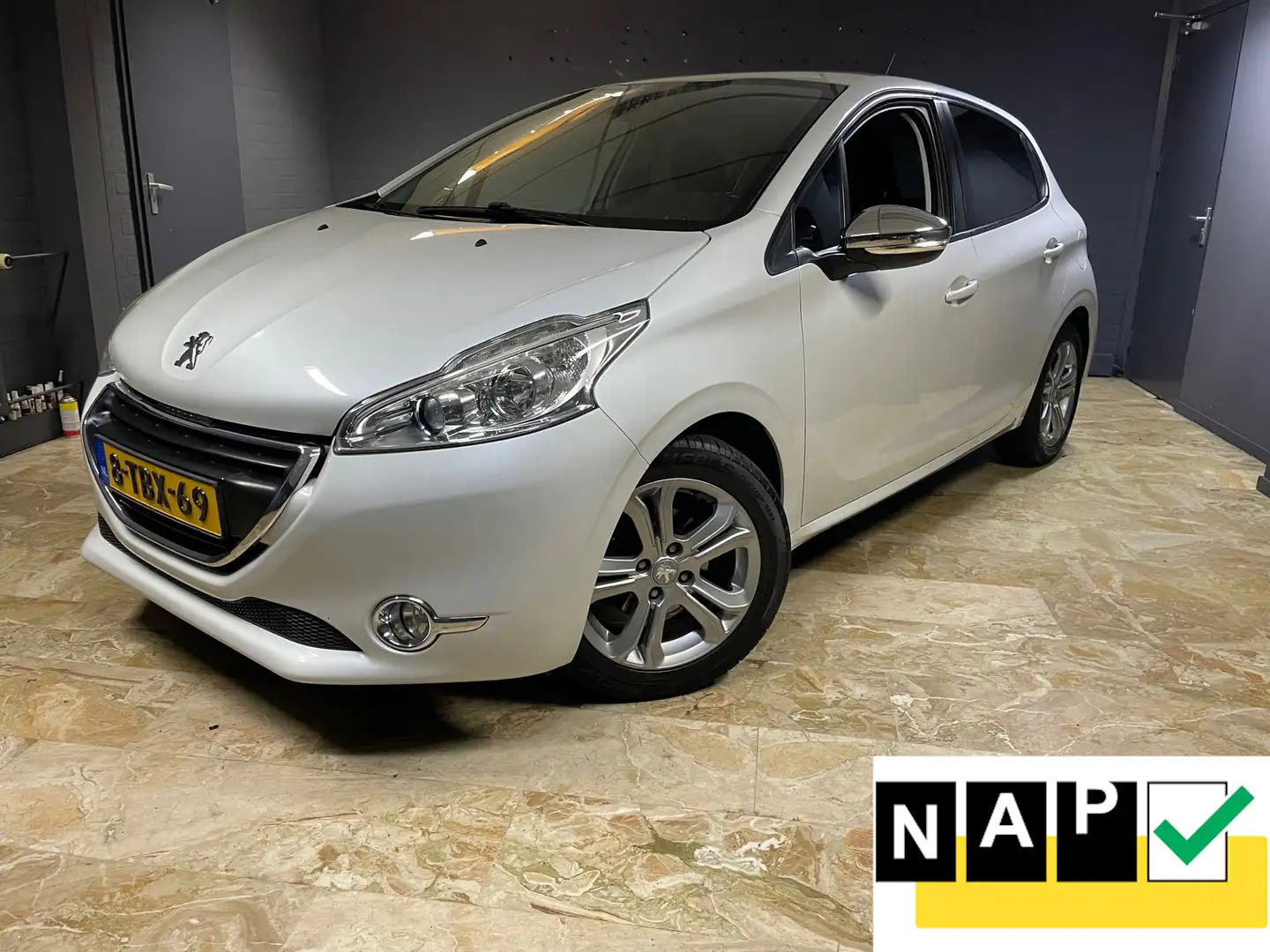 Peugeot 208 1.2 e-VTi Oxygo Airco Lm Velgen Cruis Control Wit - 1