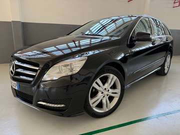 R350, con motore V6 da 3498 cm³ 265 CV. trazione integrale.  W 251