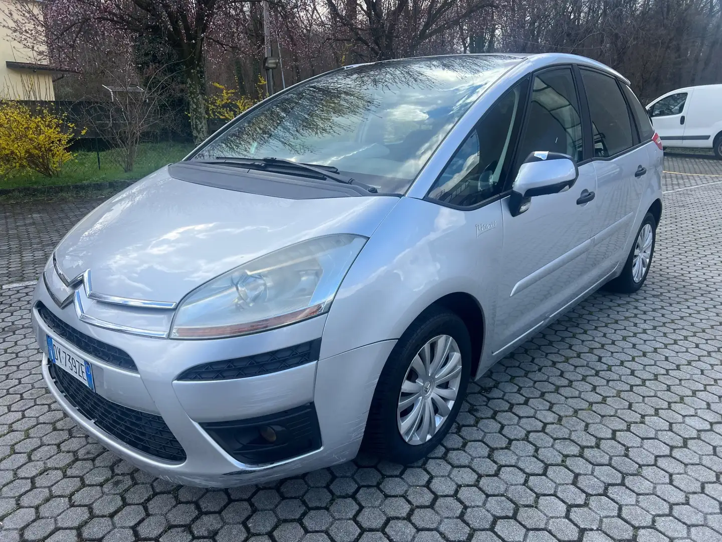 Citroen C4 Picasso 1.6 HDi 110 FAP Elegance Plateado - 1