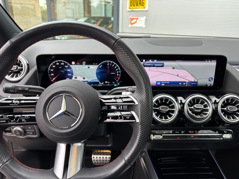 Mercedes-Benz GLA 250 250 e AMG Line — photo 13