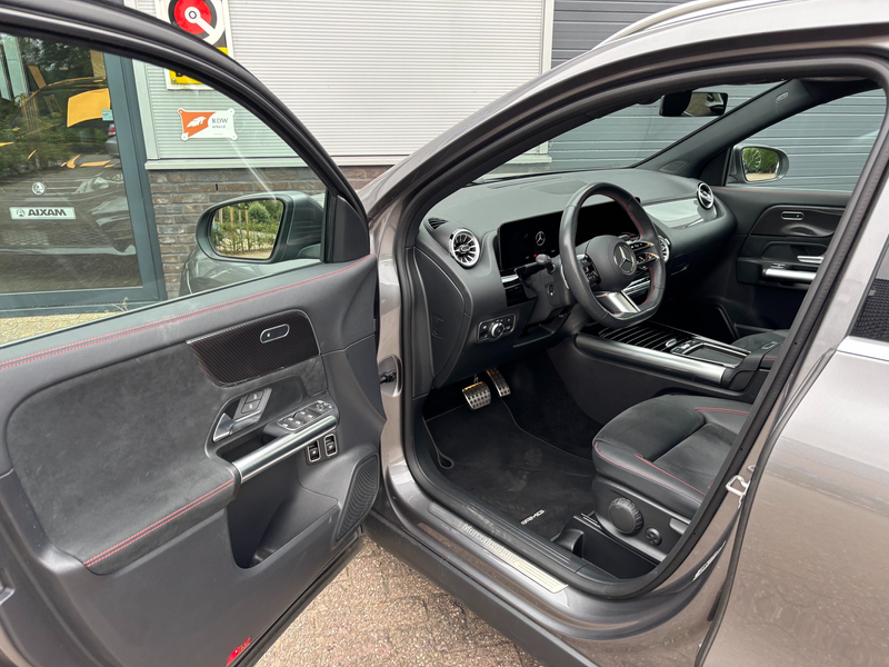 Mercedes-Benz GLA 250 250 e AMG Line — photo 10