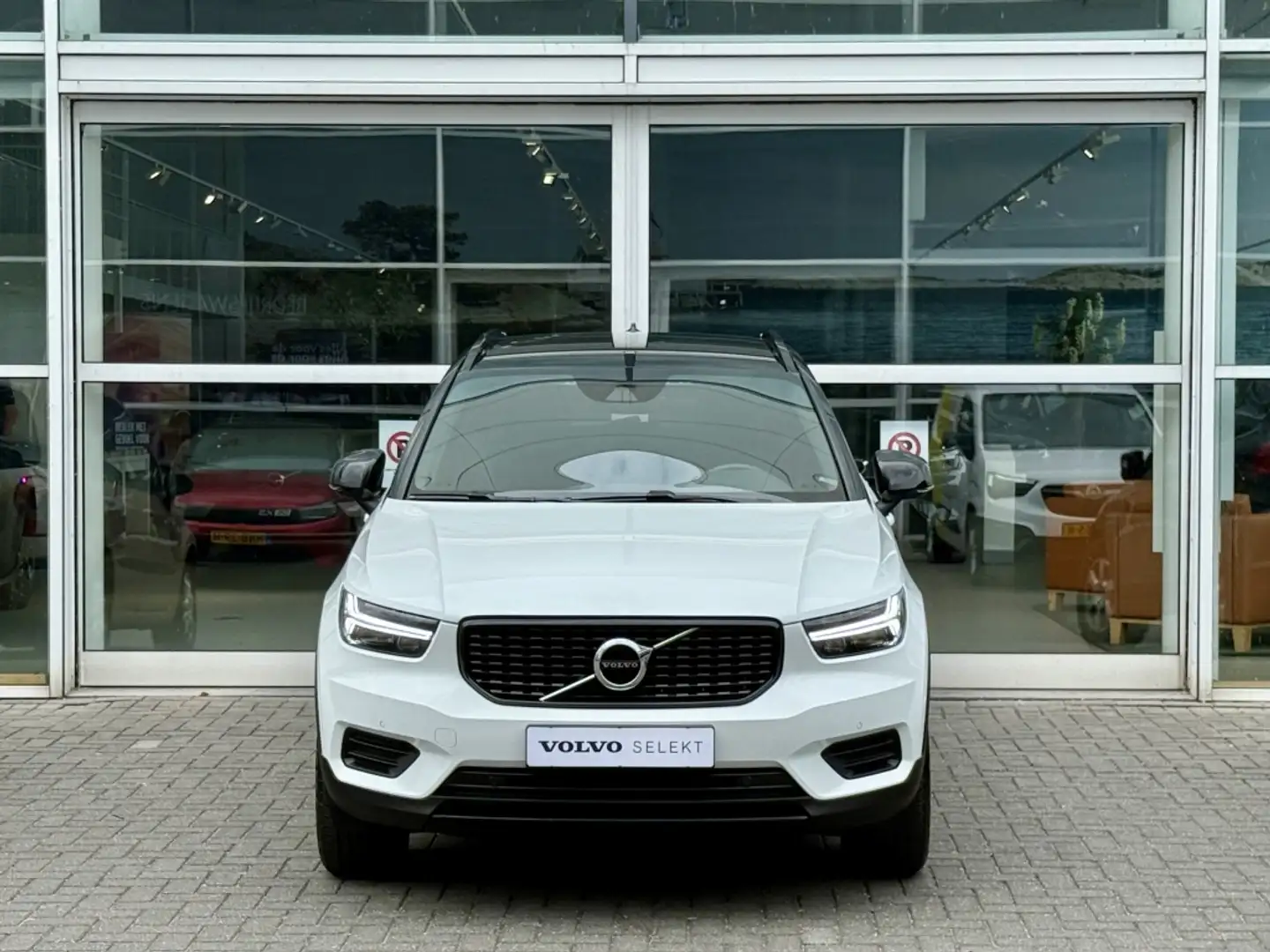 Volvo XC40 T3 163PK AUT8 R-Design| Navi| Camera| H&K Sound| N Wit - 2