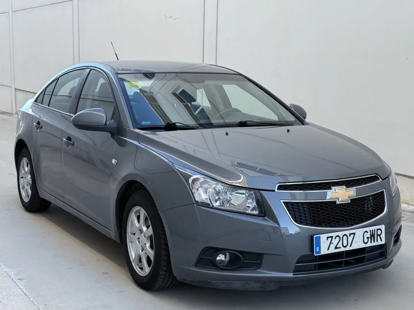 Chevrolet Cruze 2.0VCDi 16v LS+ Clima Gris - 2