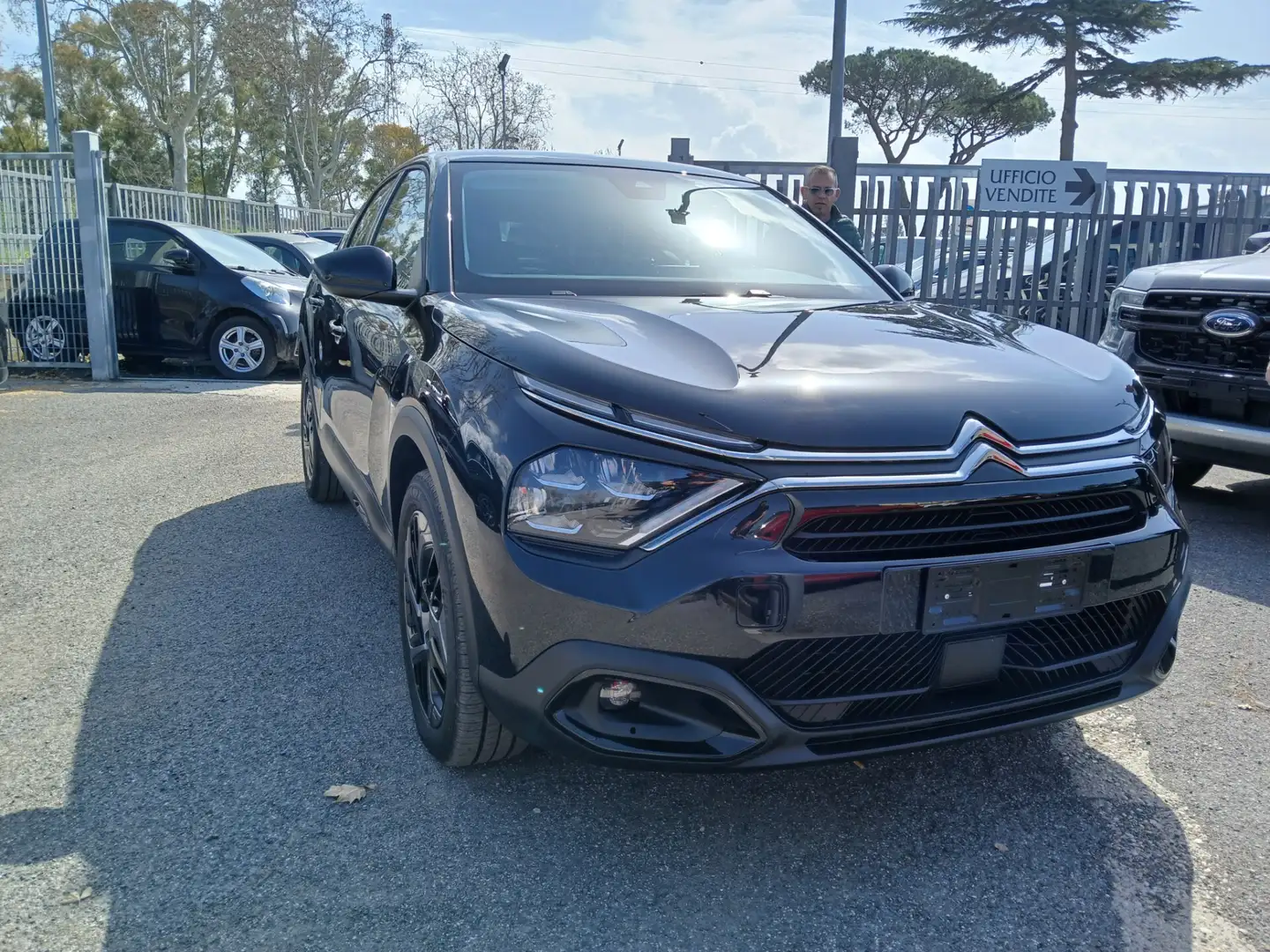 Citroen C4 PureTech 130 S&S Plus Negro - 1